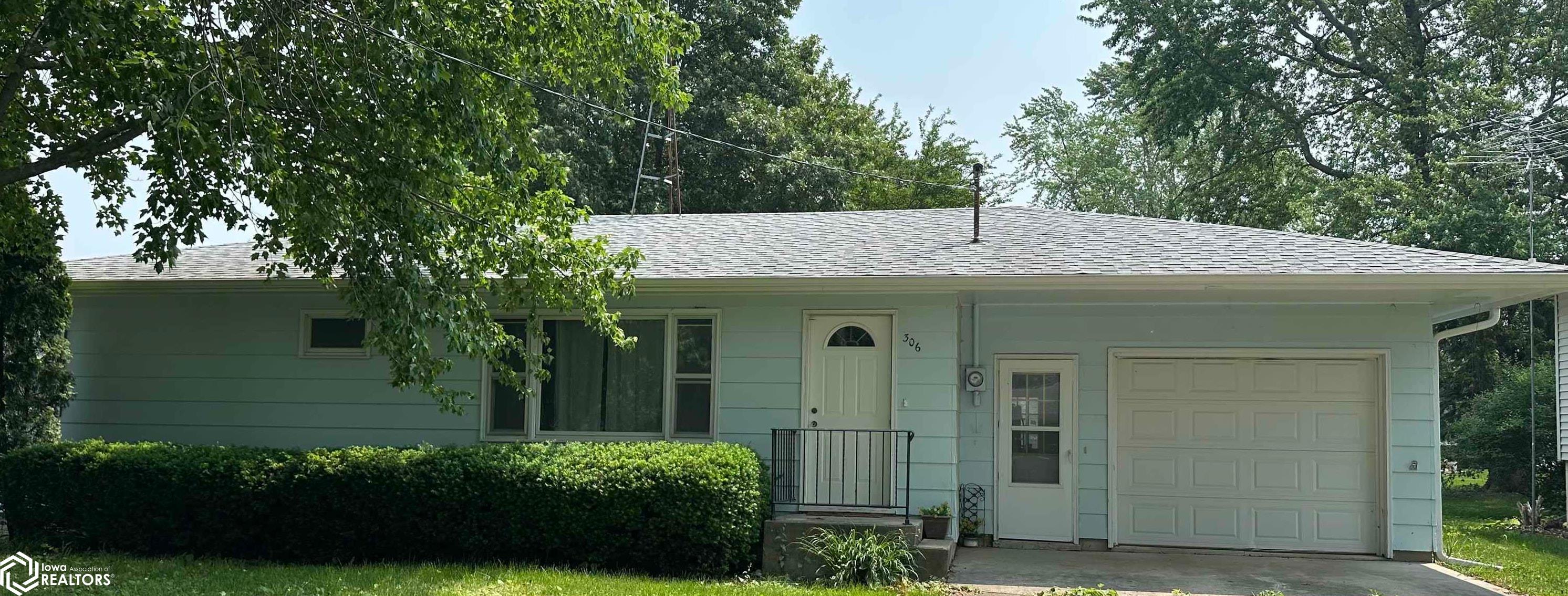 306 S Washington Street, New Sharon, Iowa image 1