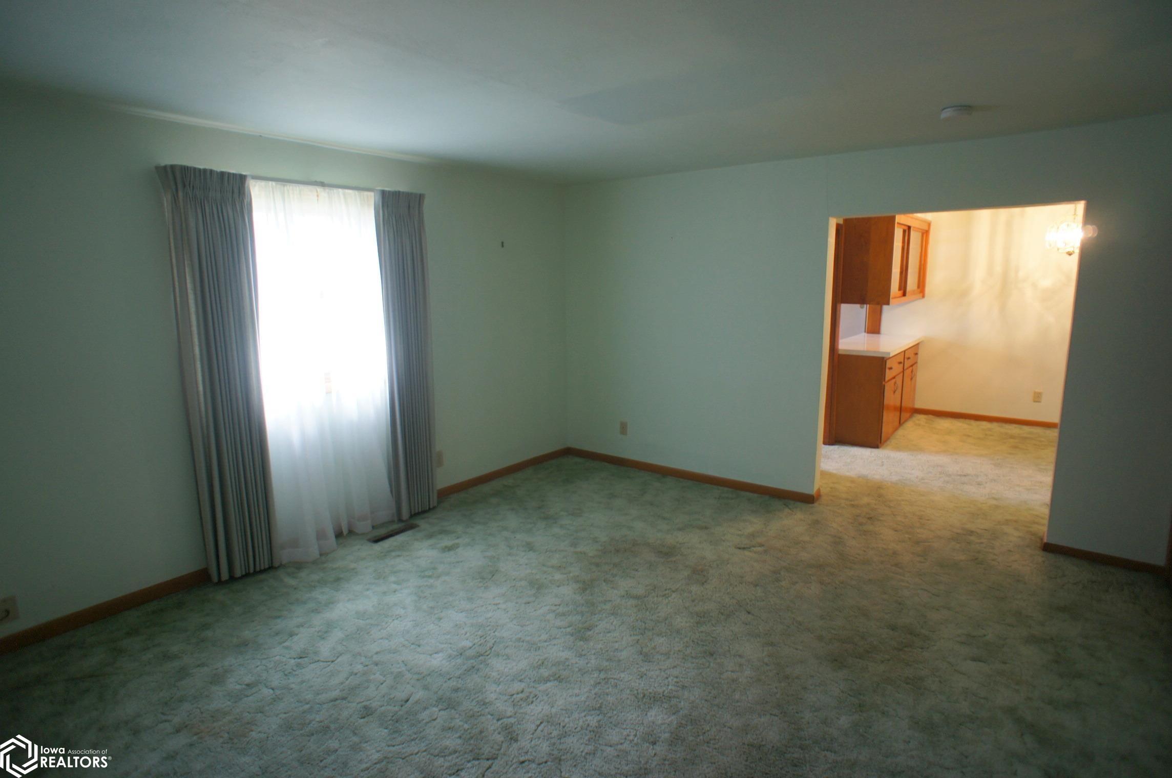 301 Walnut Street, Webster City, Iowa image 2