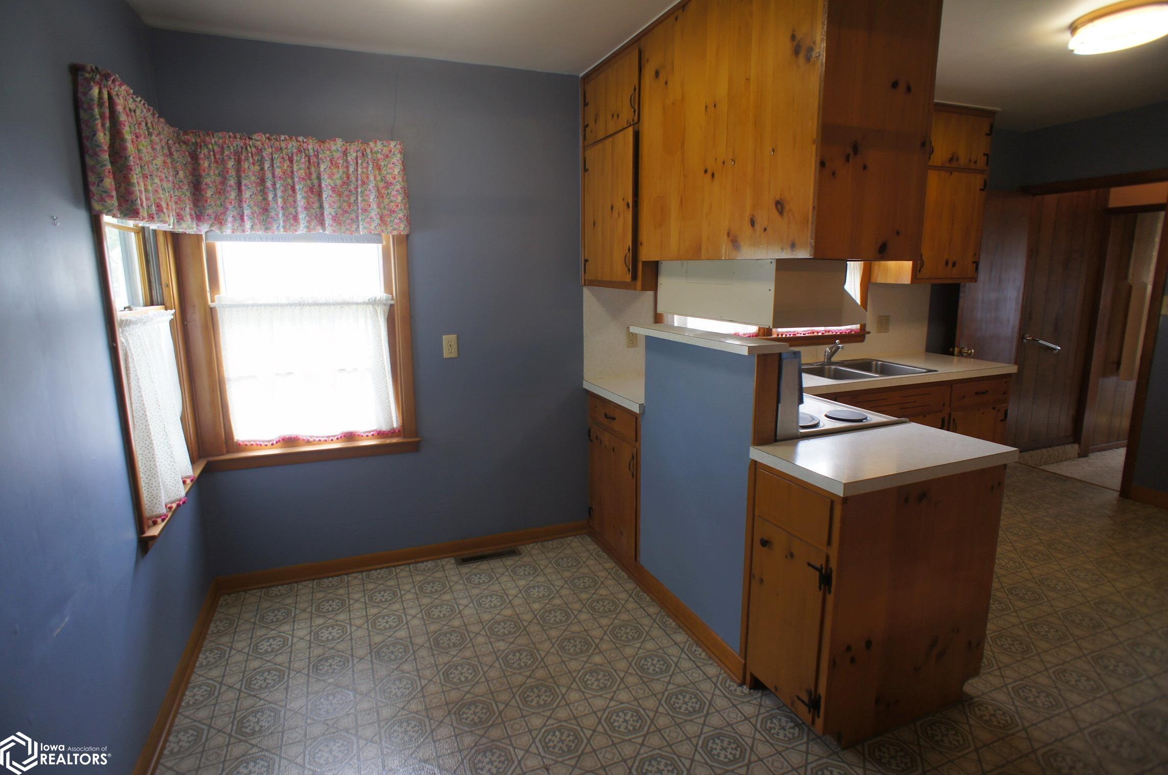 301 Walnut Street, Webster City, Iowa image 12