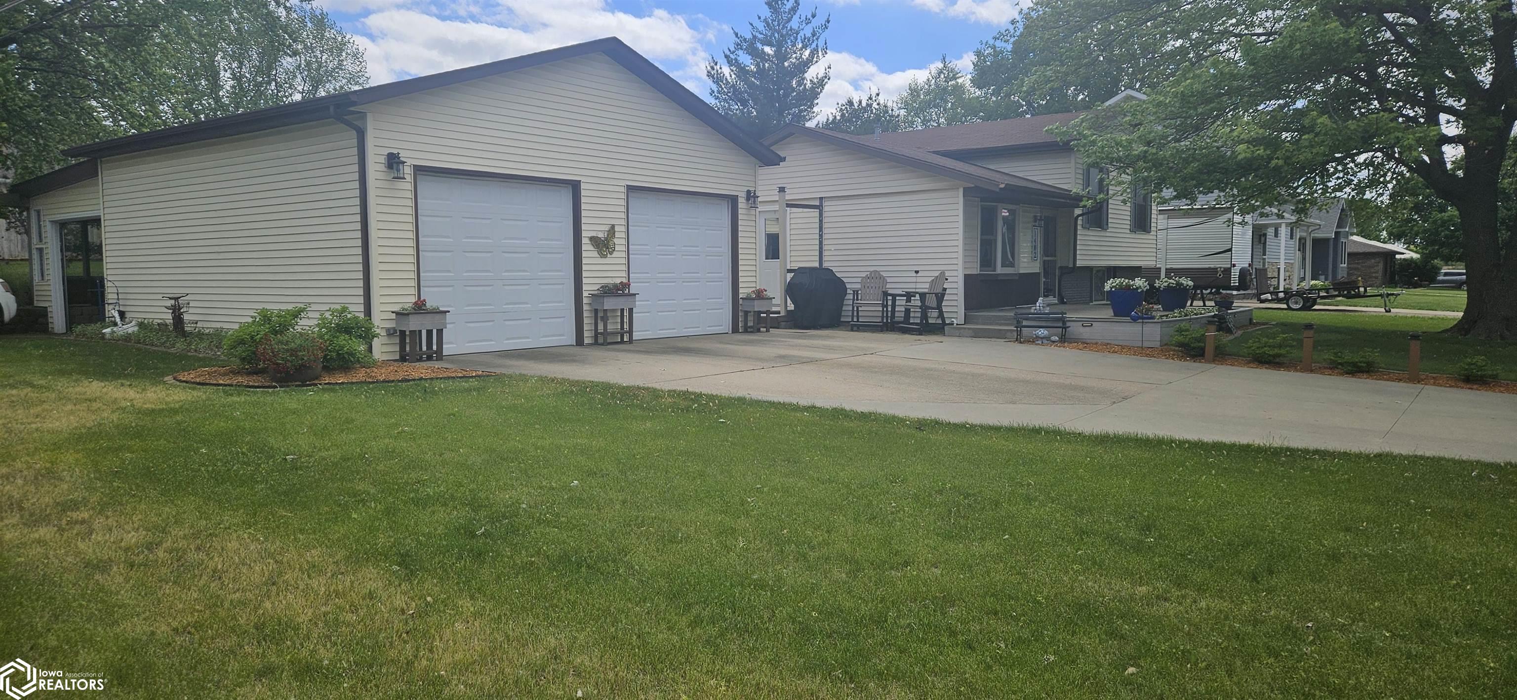 1402 8th Avenue, Oskaloosa, Iowa image 2