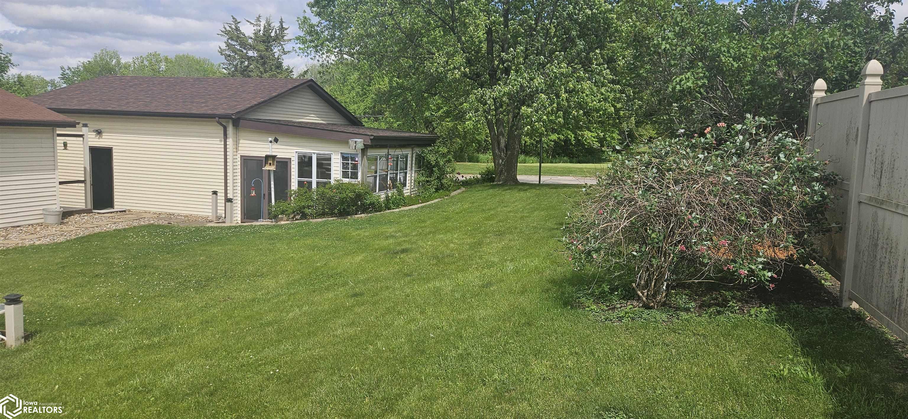 1402 8th Avenue, Oskaloosa, Iowa image 6