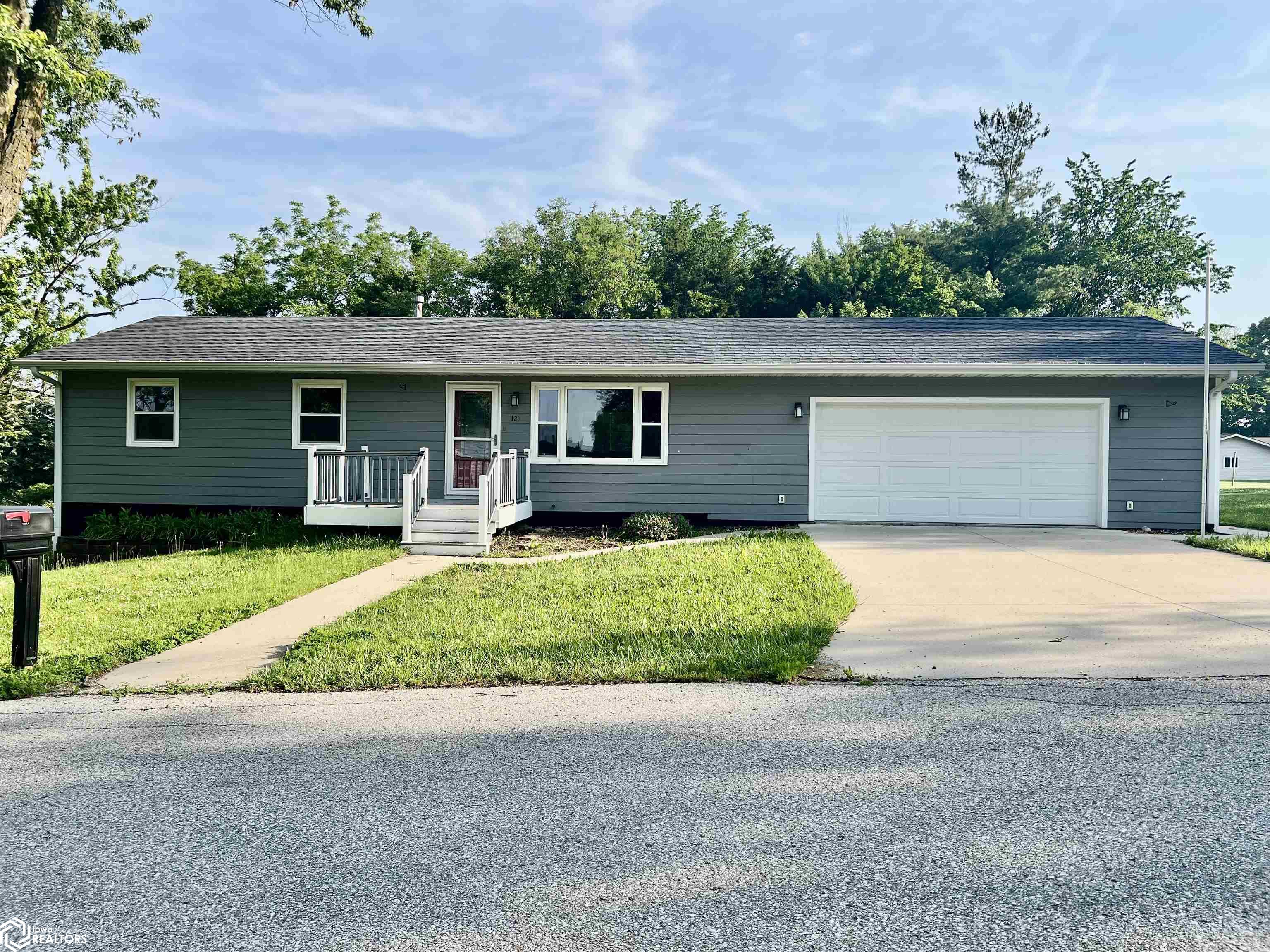 121 H Ave W, Albia, Iowa image 1