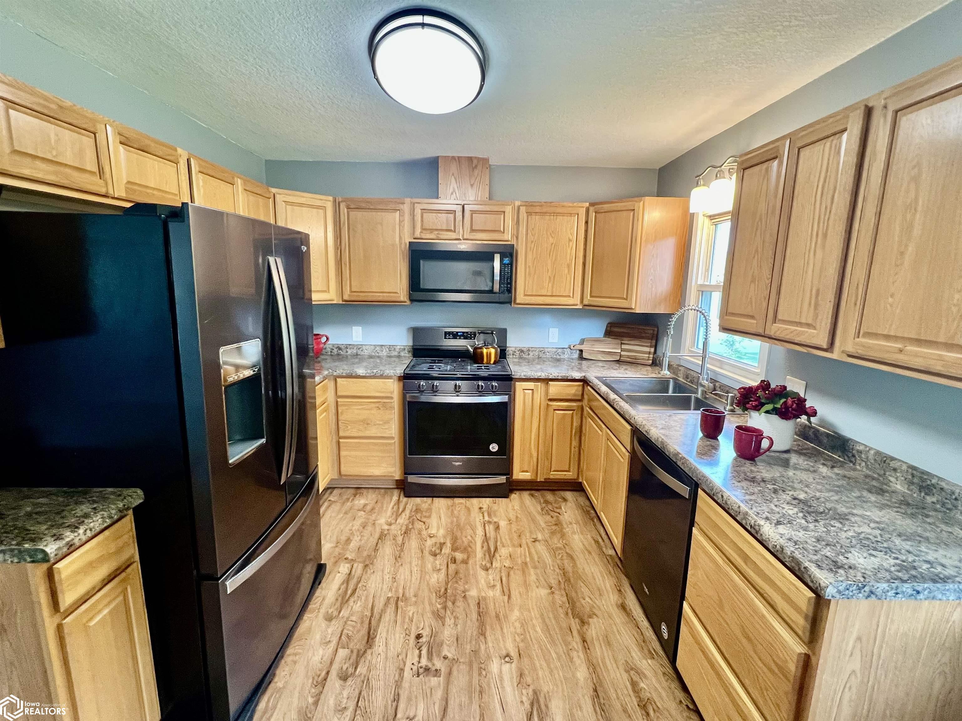 121 H Ave W, Albia, Iowa image 9