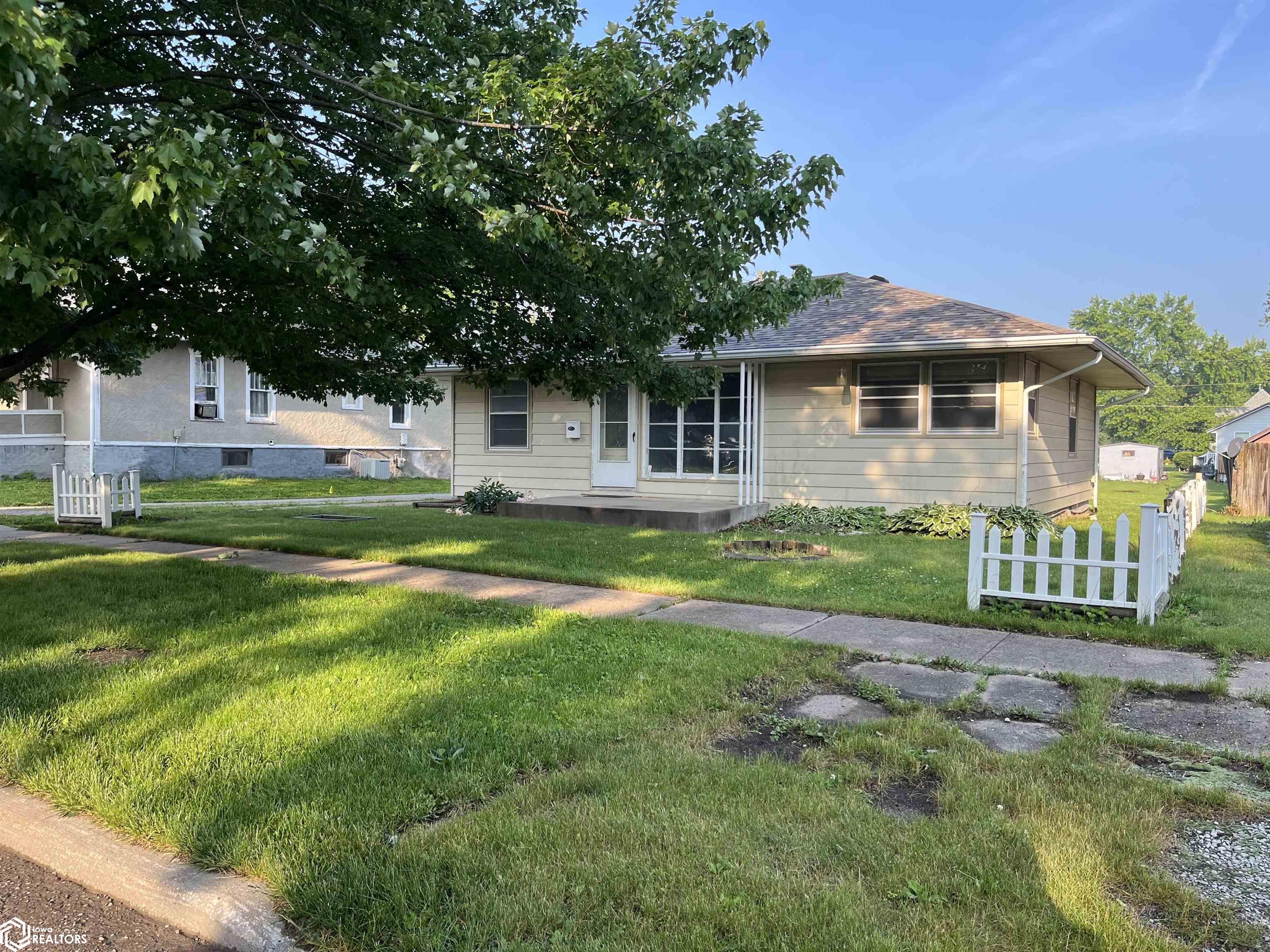 918 S 16th Street, Centerville, Iowa image 2