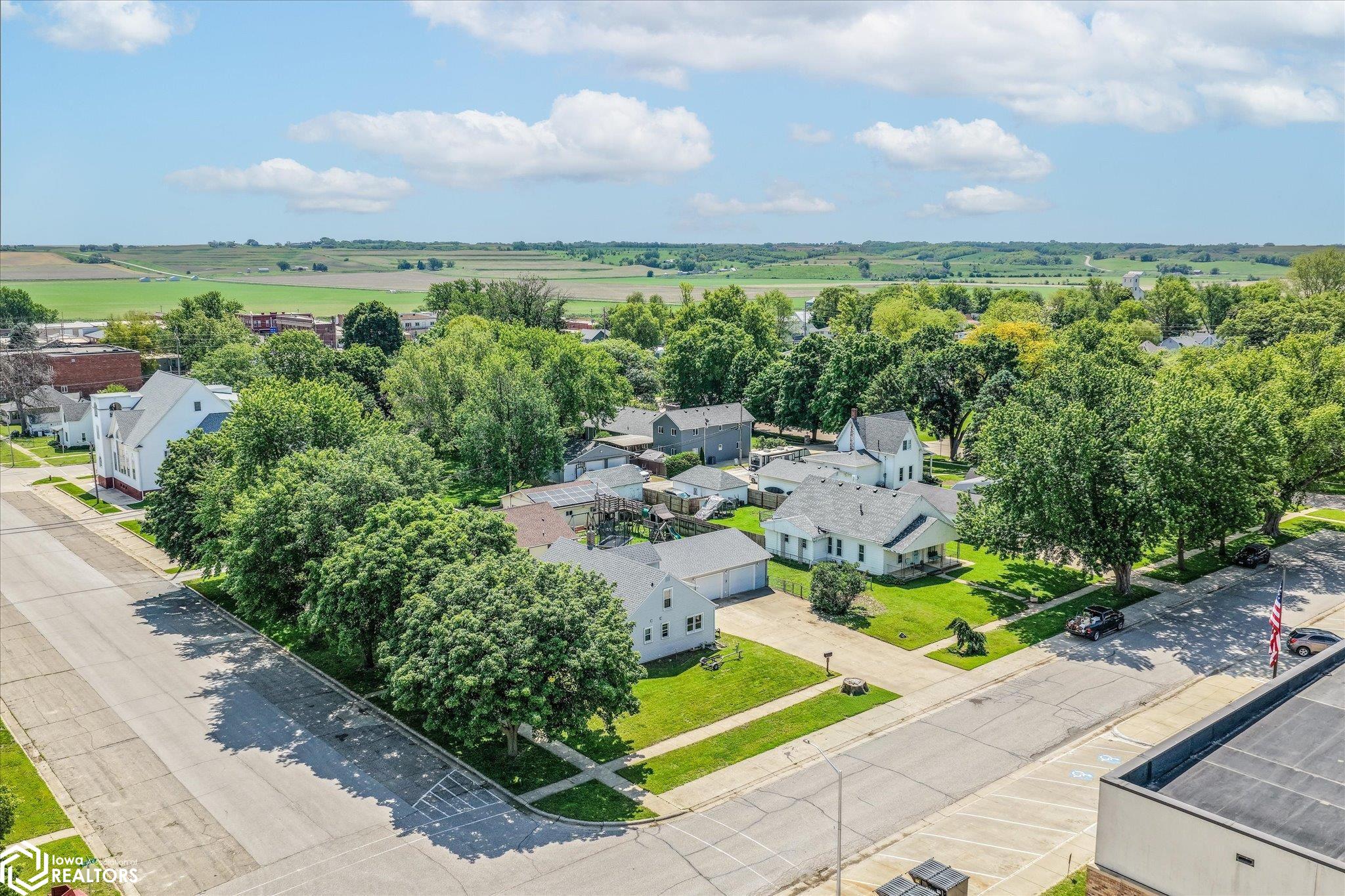 42 6th Street, Woodbine, Iowa image 2