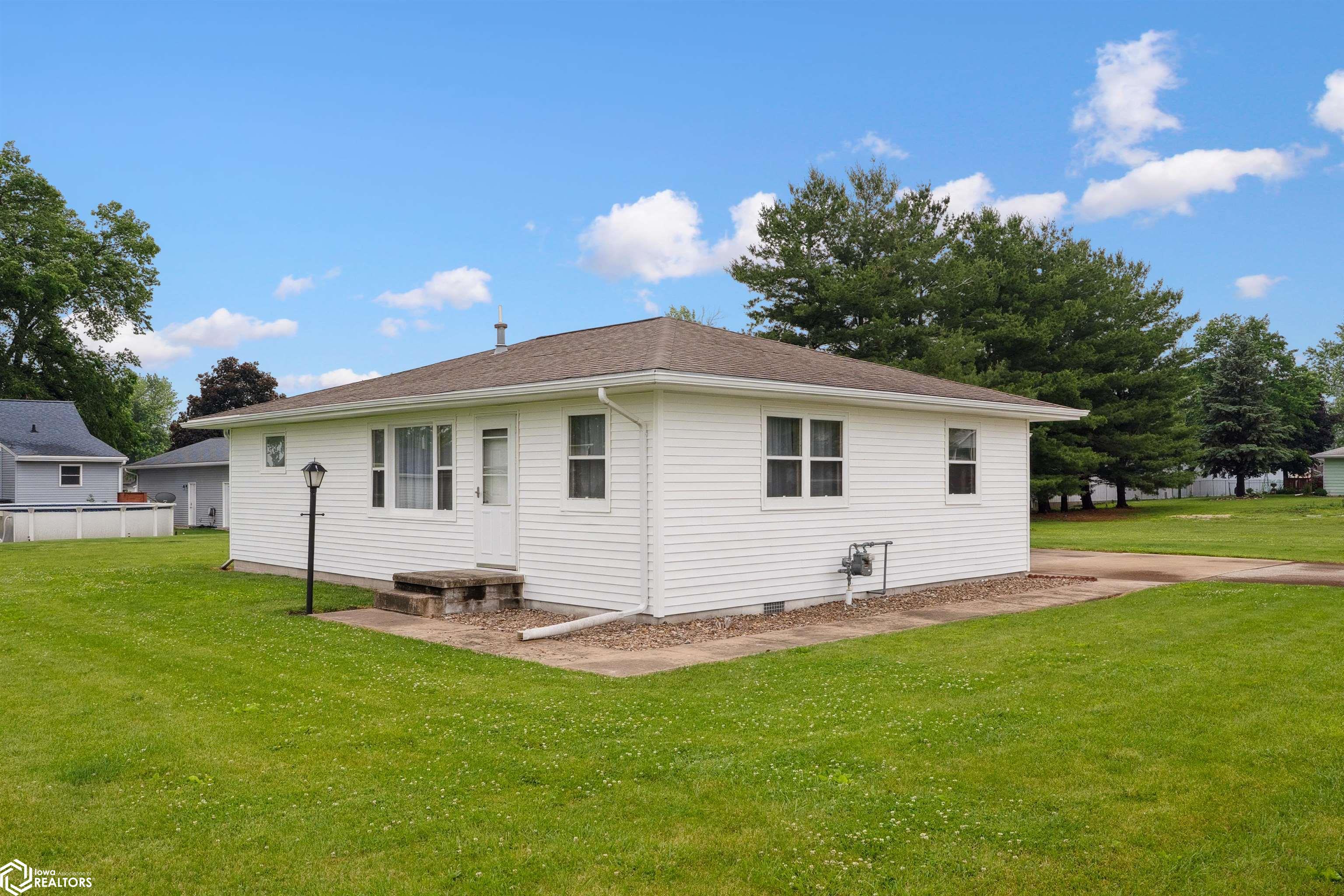 110 Kennedy St., New London, Iowa image 2