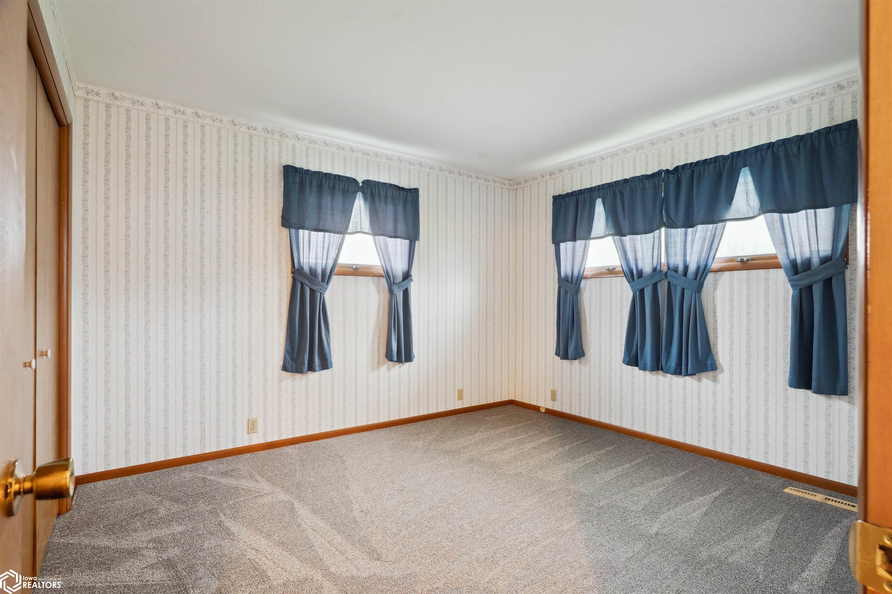 110 Kennedy St., New London, Iowa image 17
