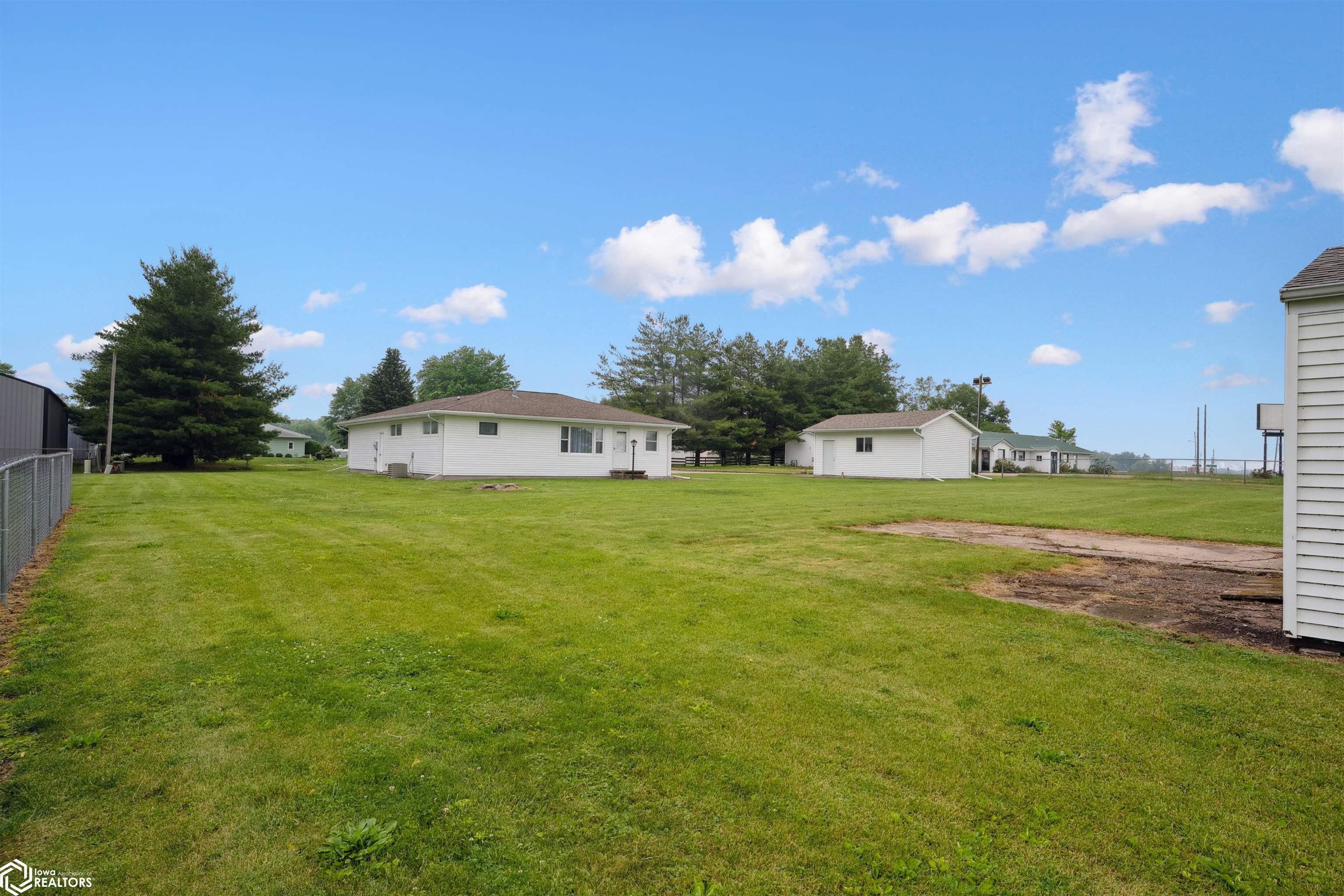 110 Kennedy St., New London, Iowa image 20