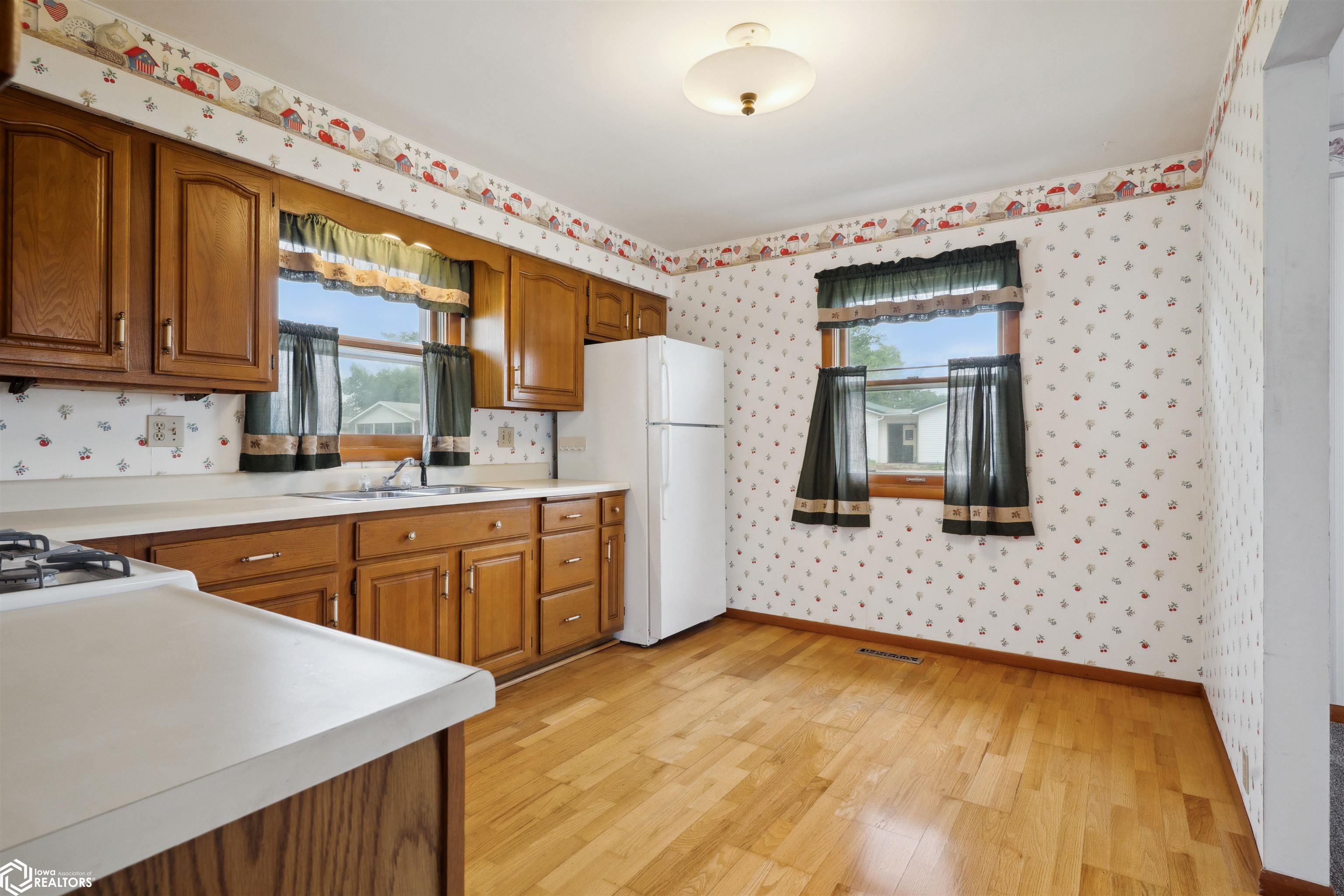 110 Kennedy St., New London, Iowa image 10