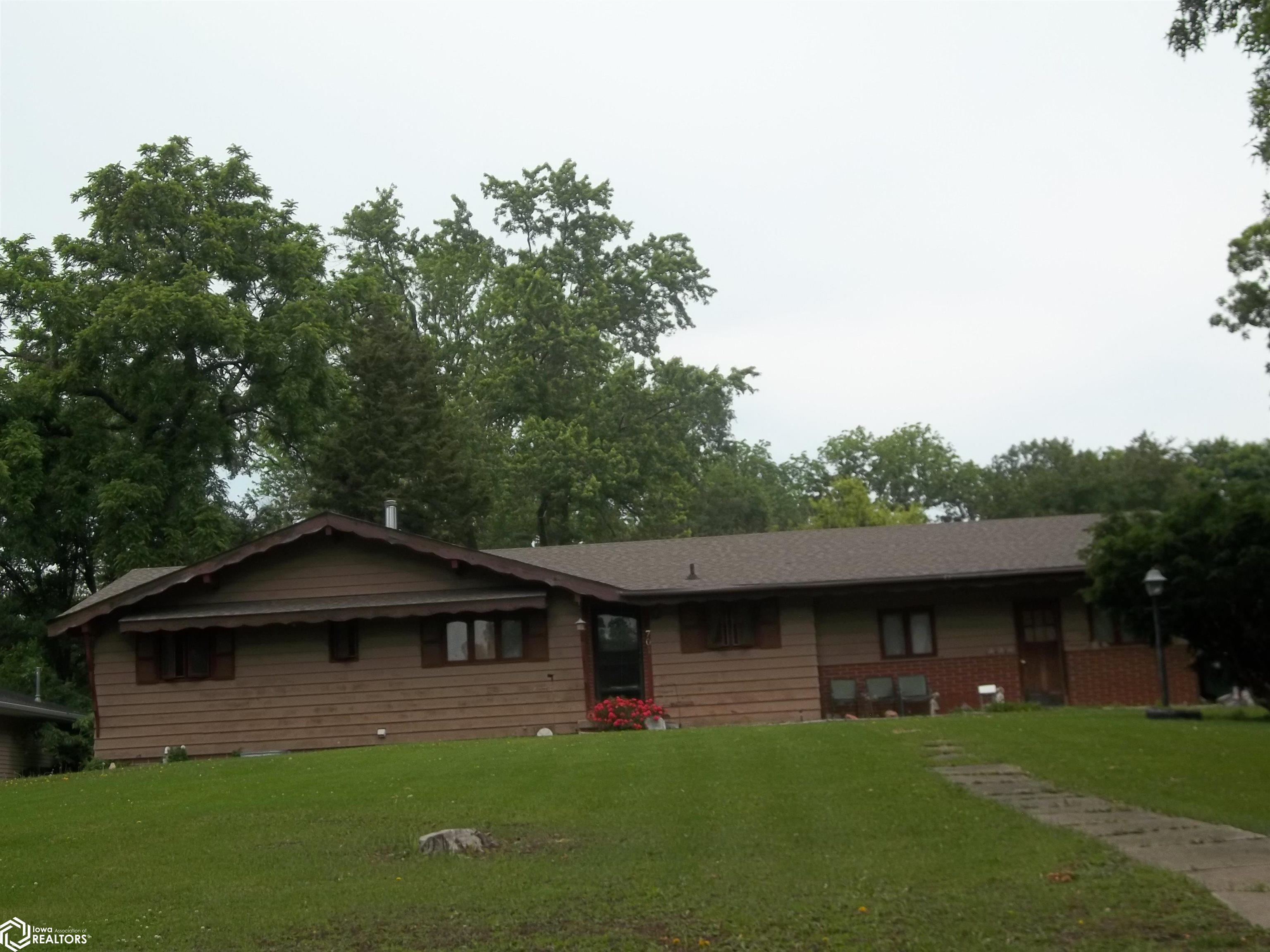 701 W Devoe Street, Creston, Iowa image 1