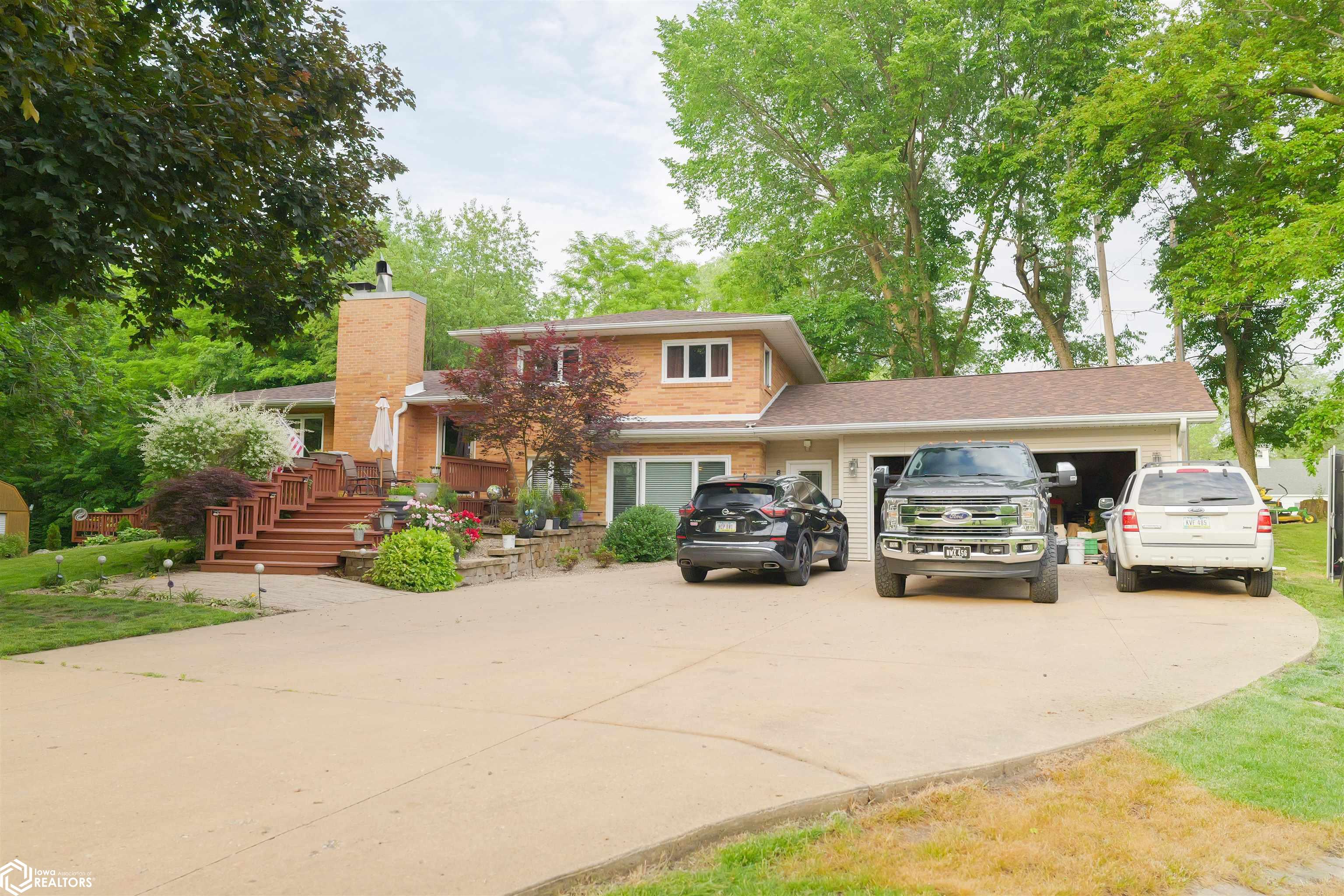 6 Edgewood Place, Burlington, Iowa image 2