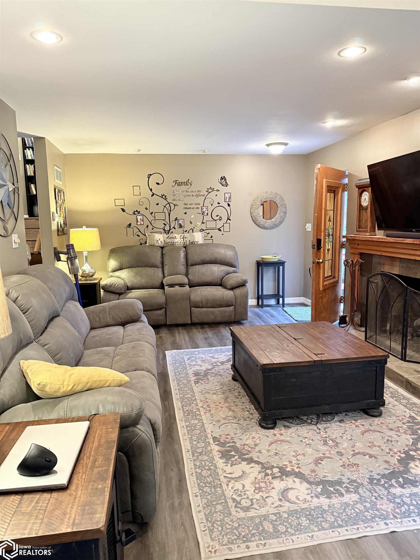 6 Edgewood Place, Burlington, Iowa image 12