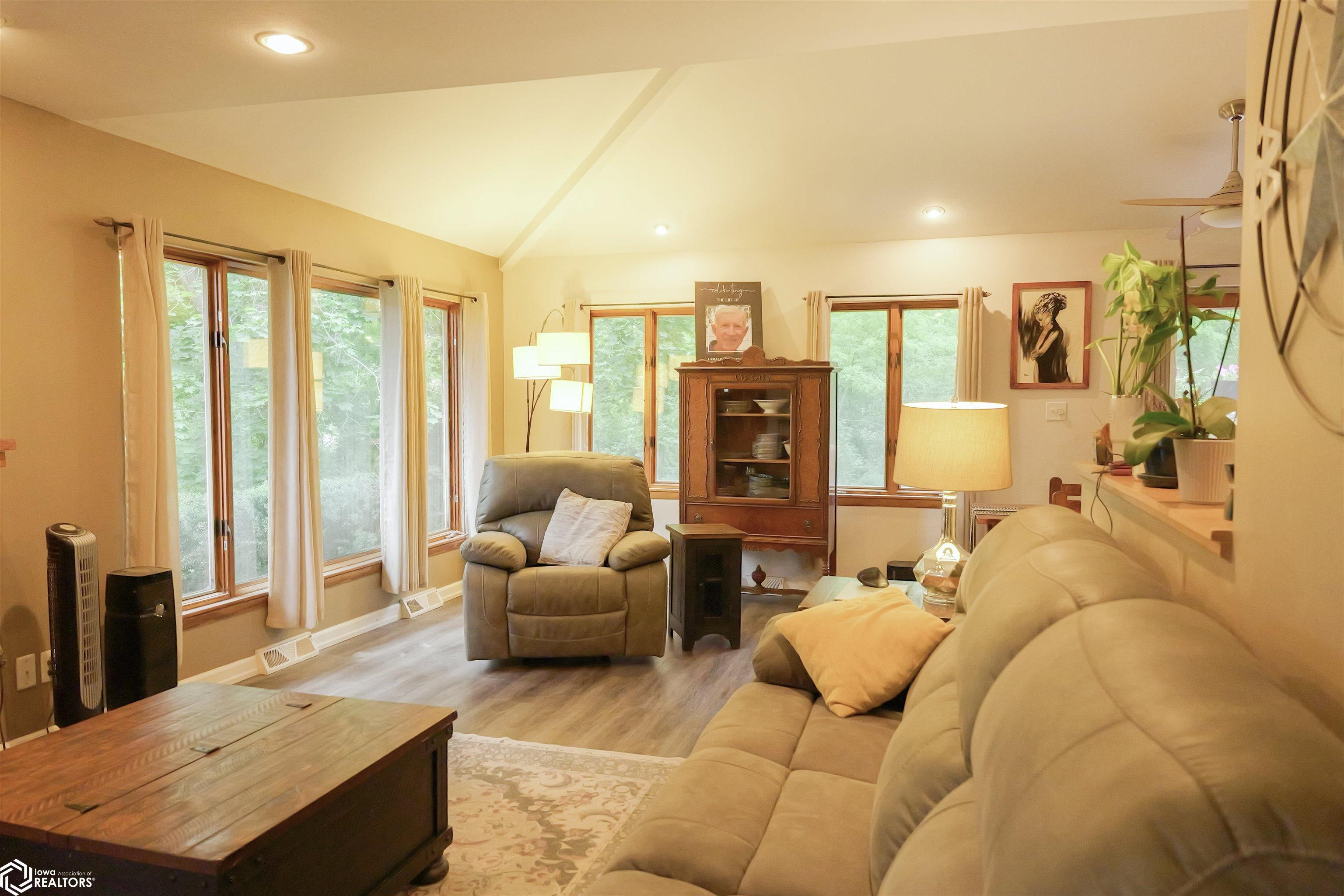6 Edgewood Place, Burlington, Iowa image 15