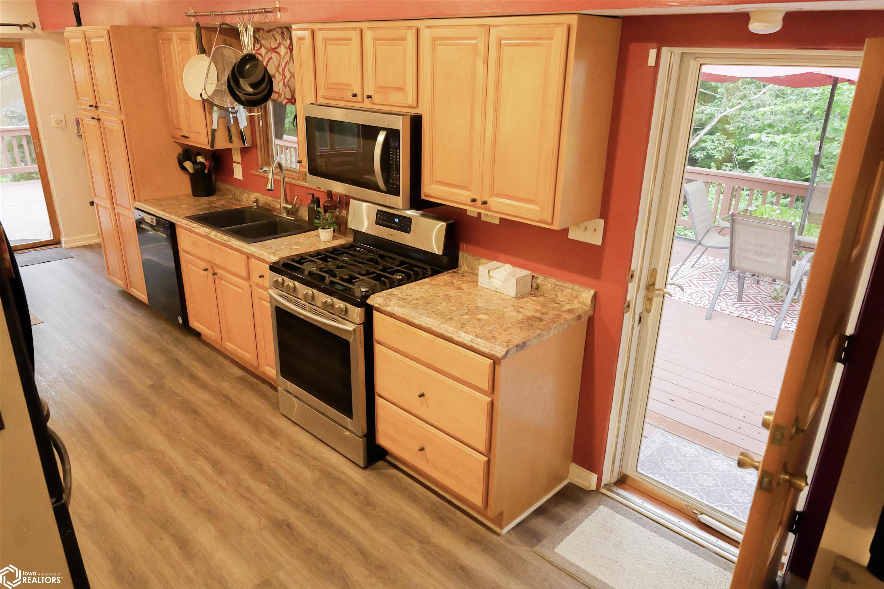 6 Edgewood Place, Burlington, Iowa image 18