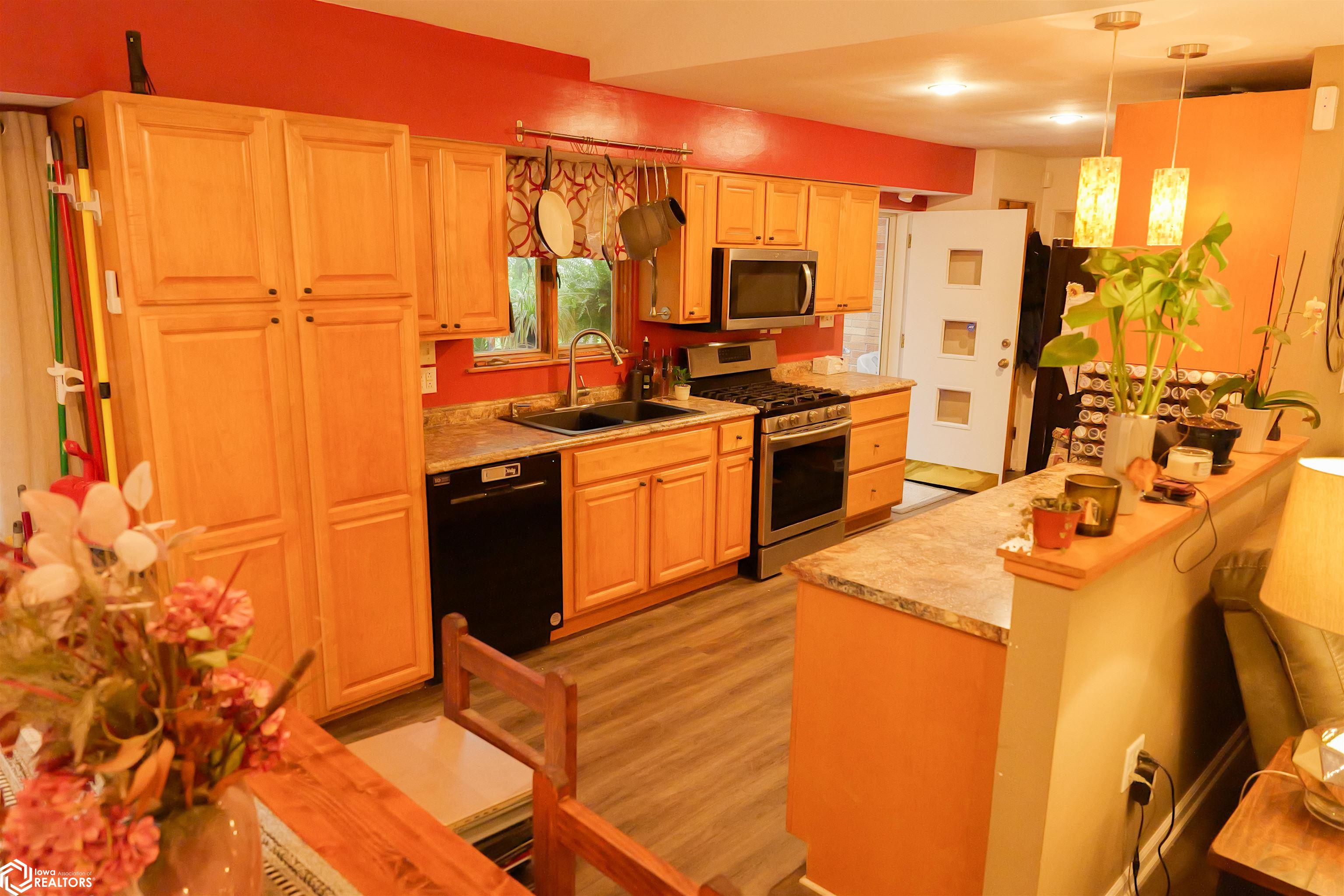 6 Edgewood Place, Burlington, Iowa image 20