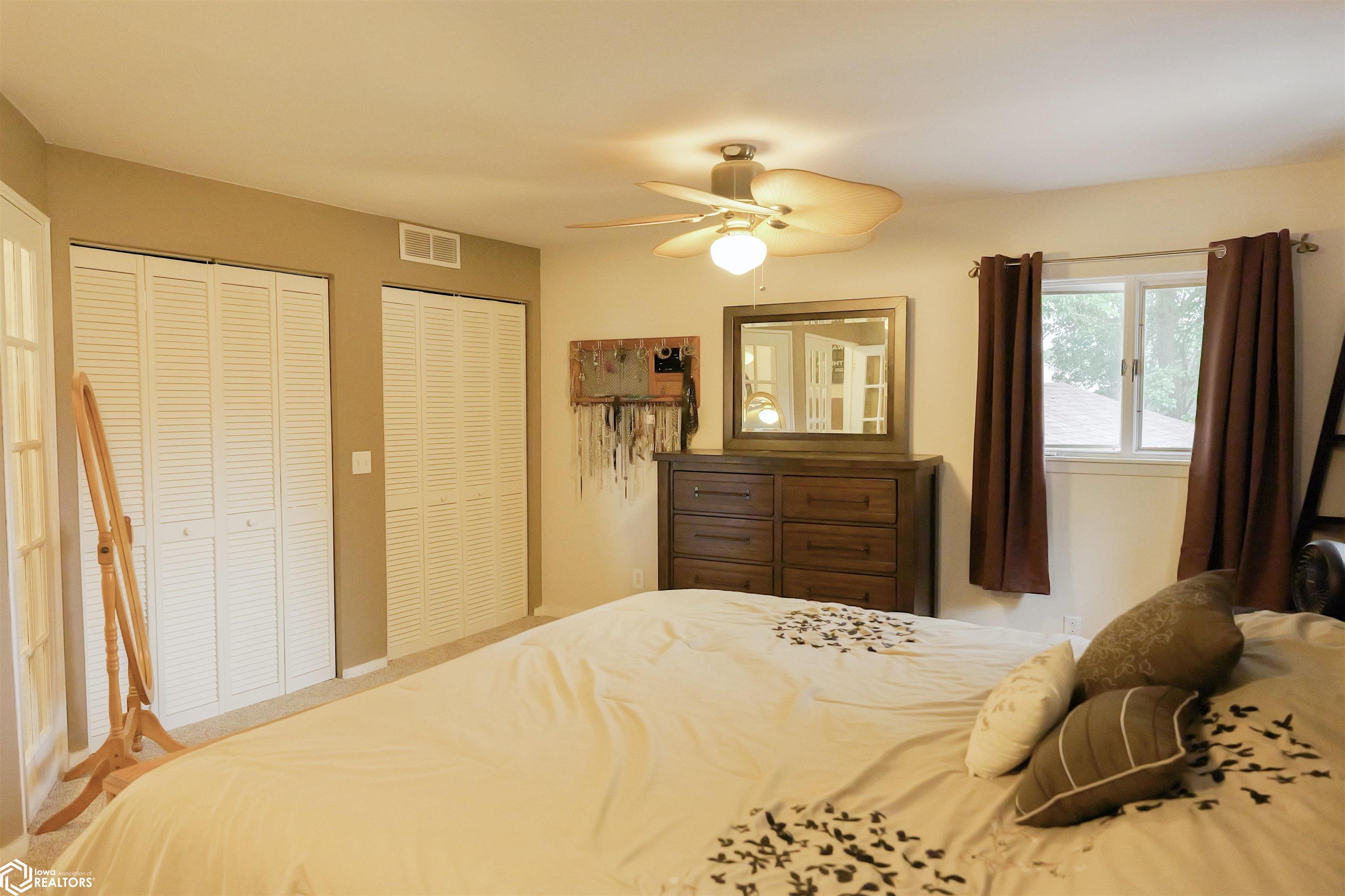 6 Edgewood Place, Burlington, Iowa image 25