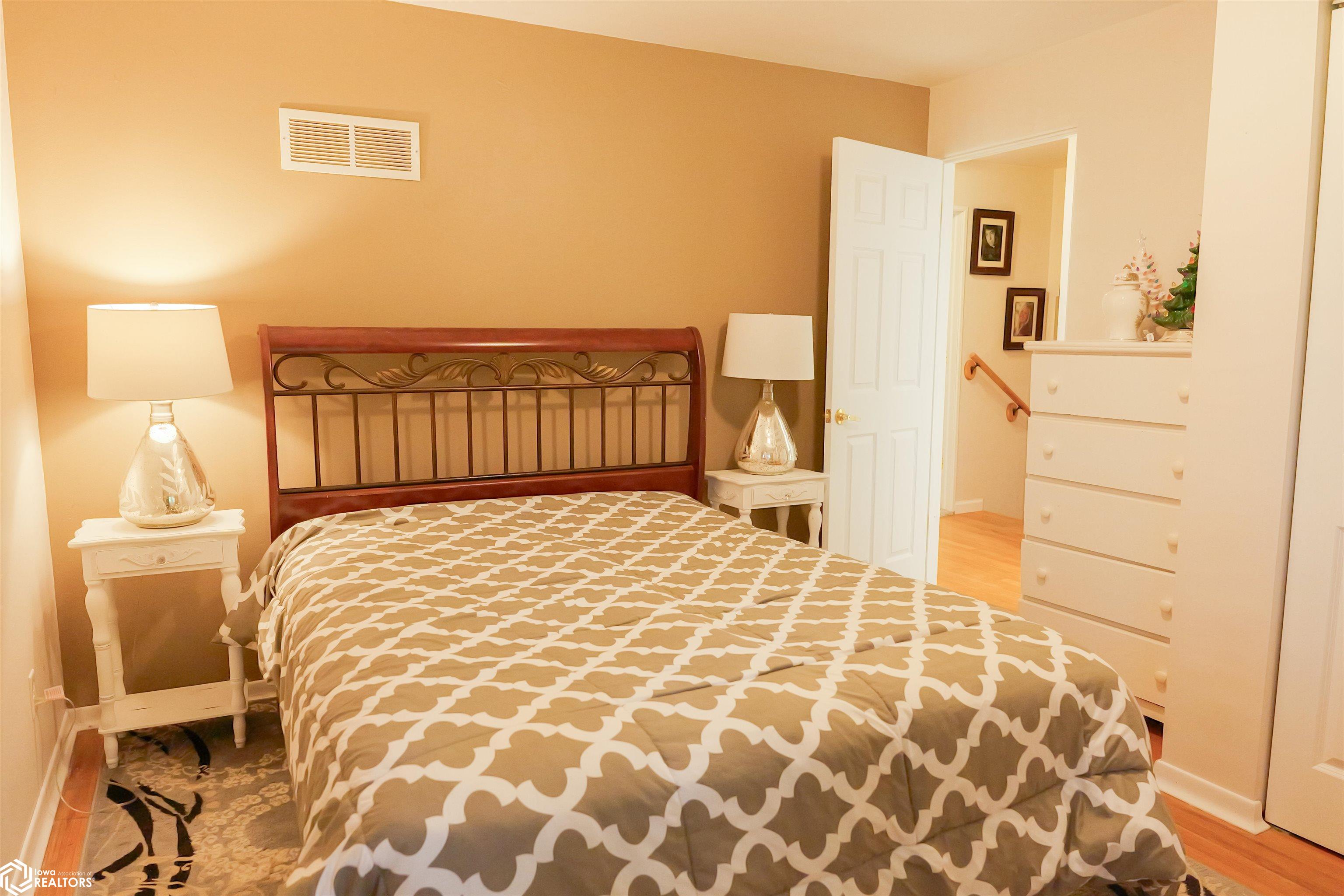 6 Edgewood Place, Burlington, Iowa image 30