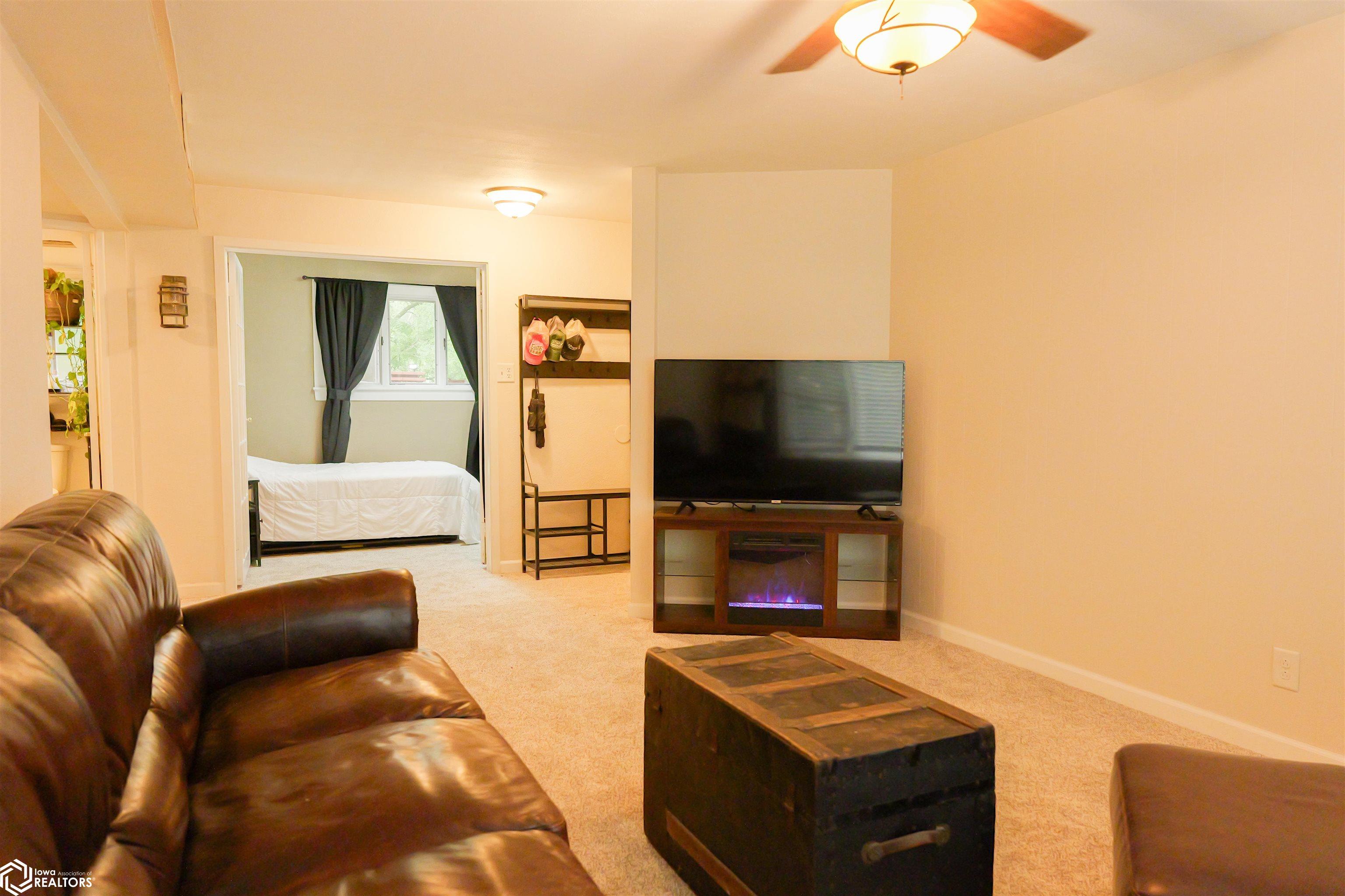 6 Edgewood Place, Burlington, Iowa image 37