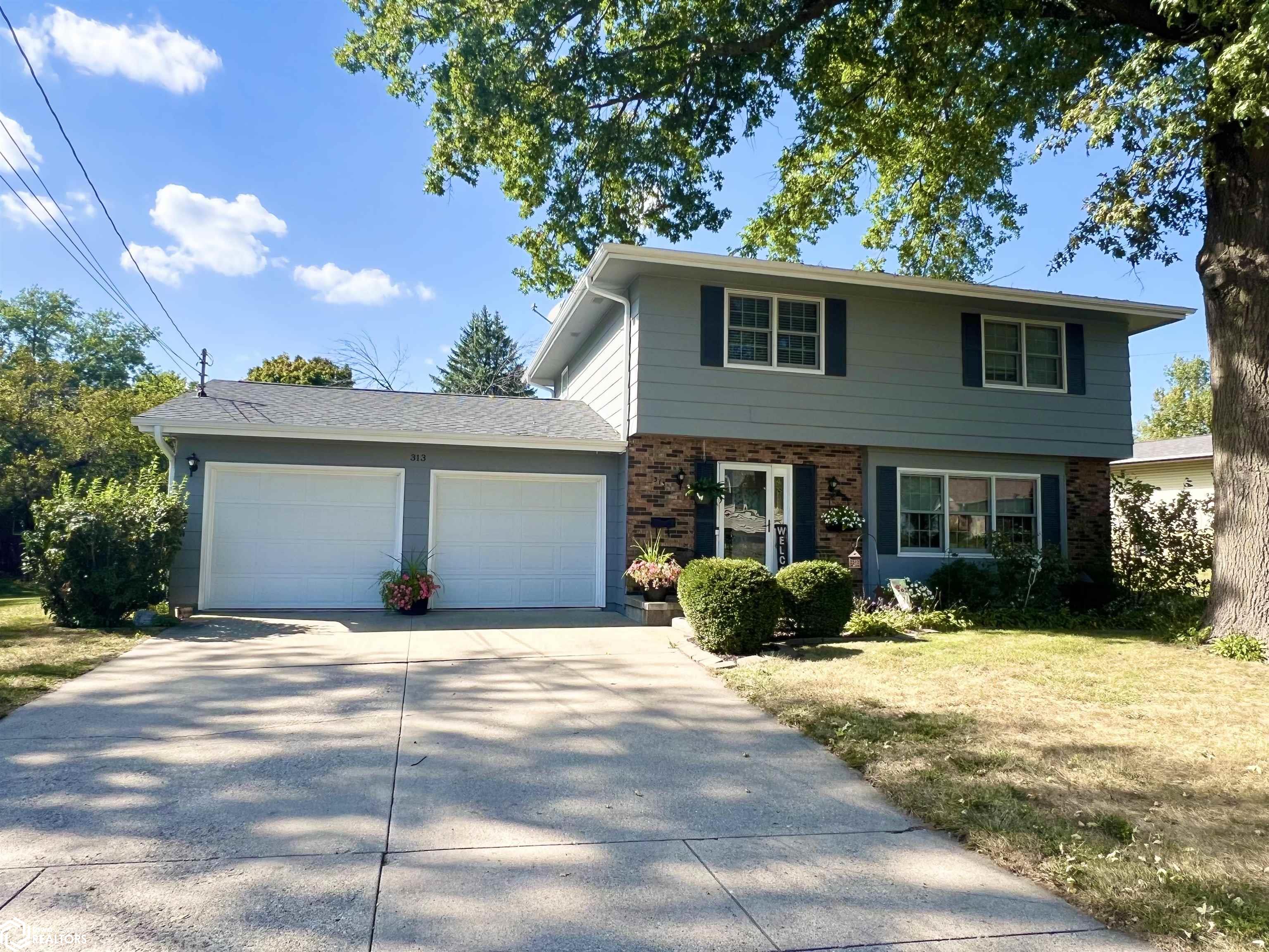 313 E 29th Street, Newton, Iowa image 1