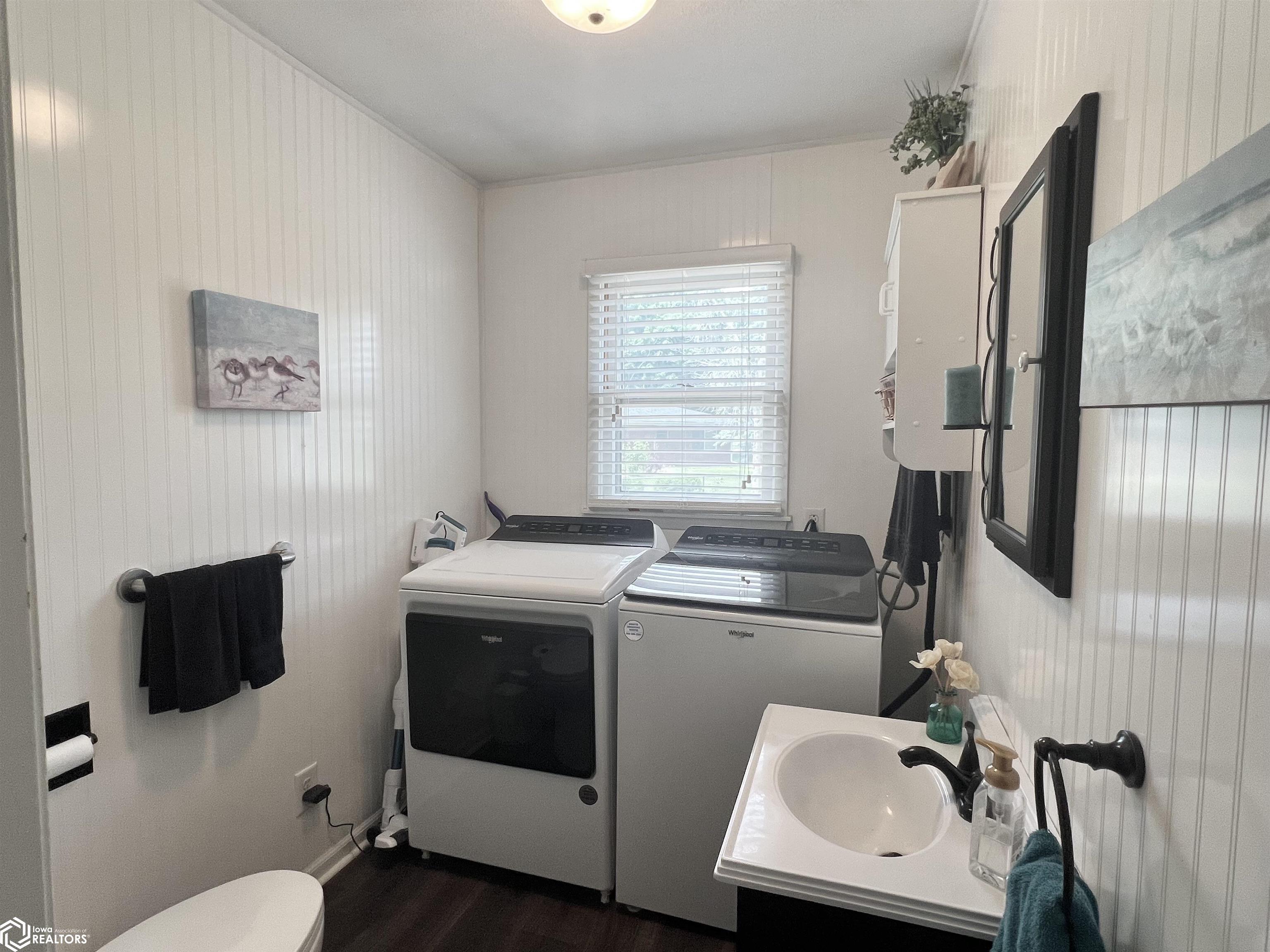 313 E 29th Street, Newton, Iowa image 10
