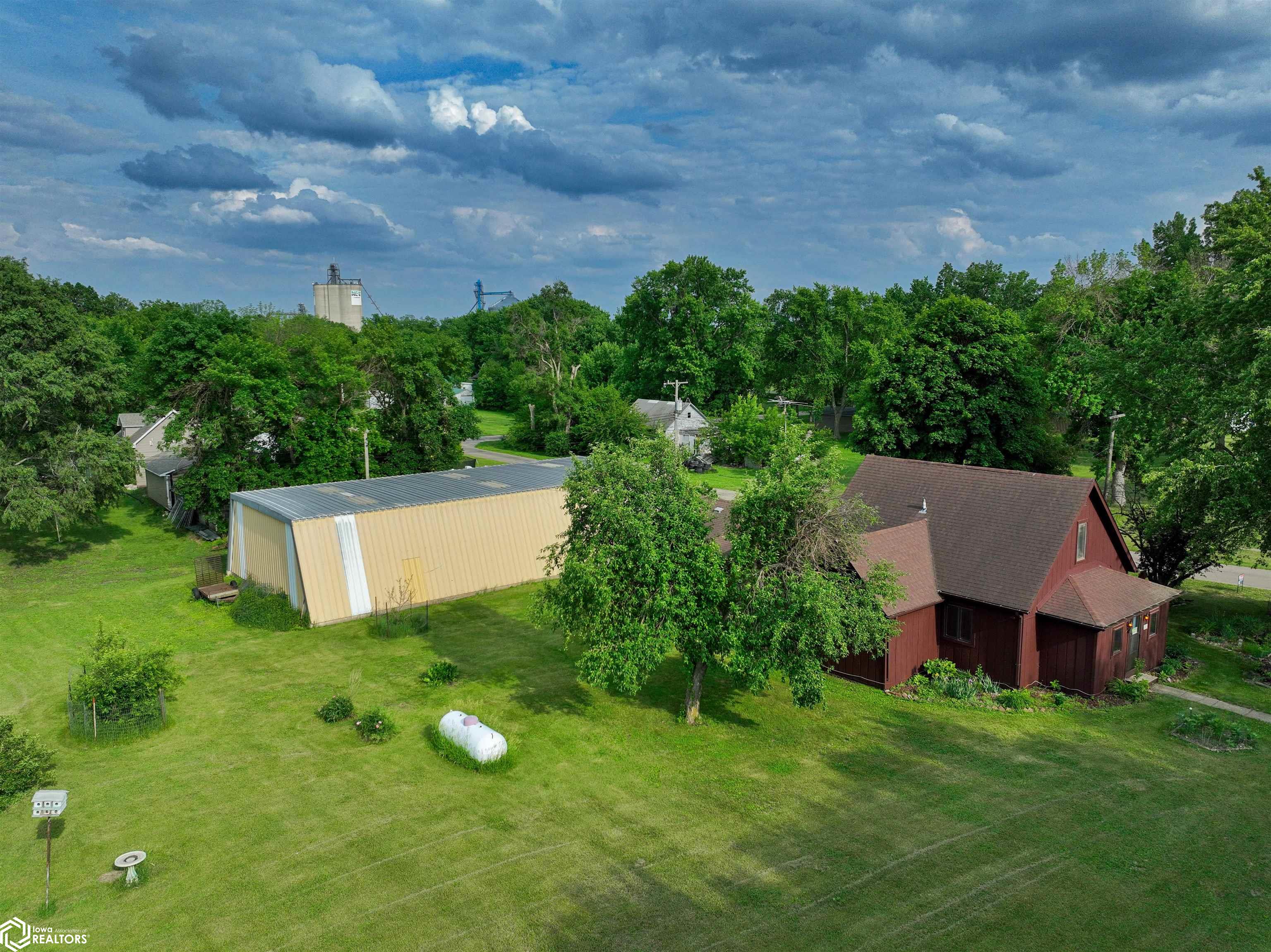 302 N 5th Street, Lanesboro, Iowa image 1