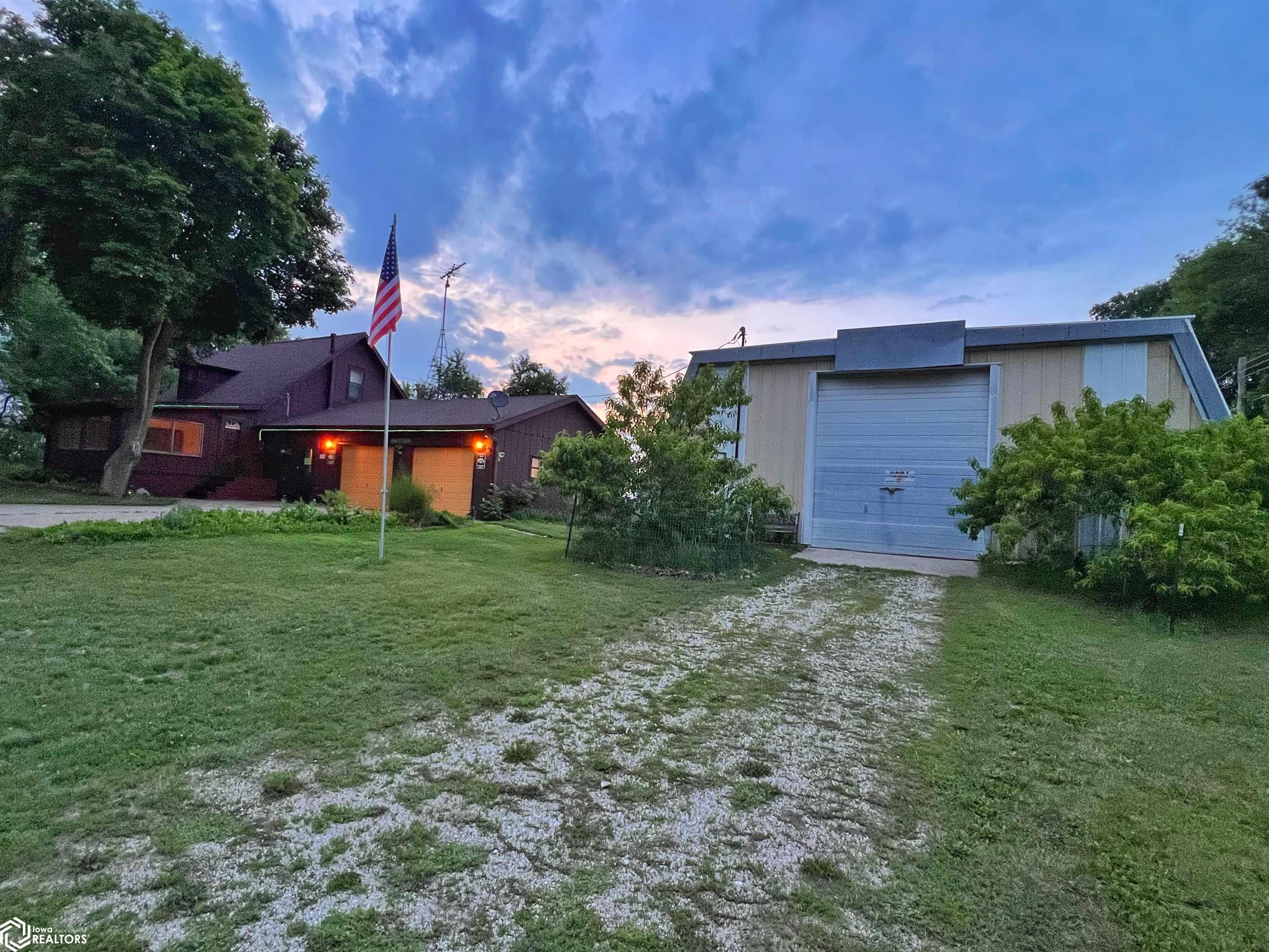 302 N 5th Street, Lanesboro, Iowa image 3