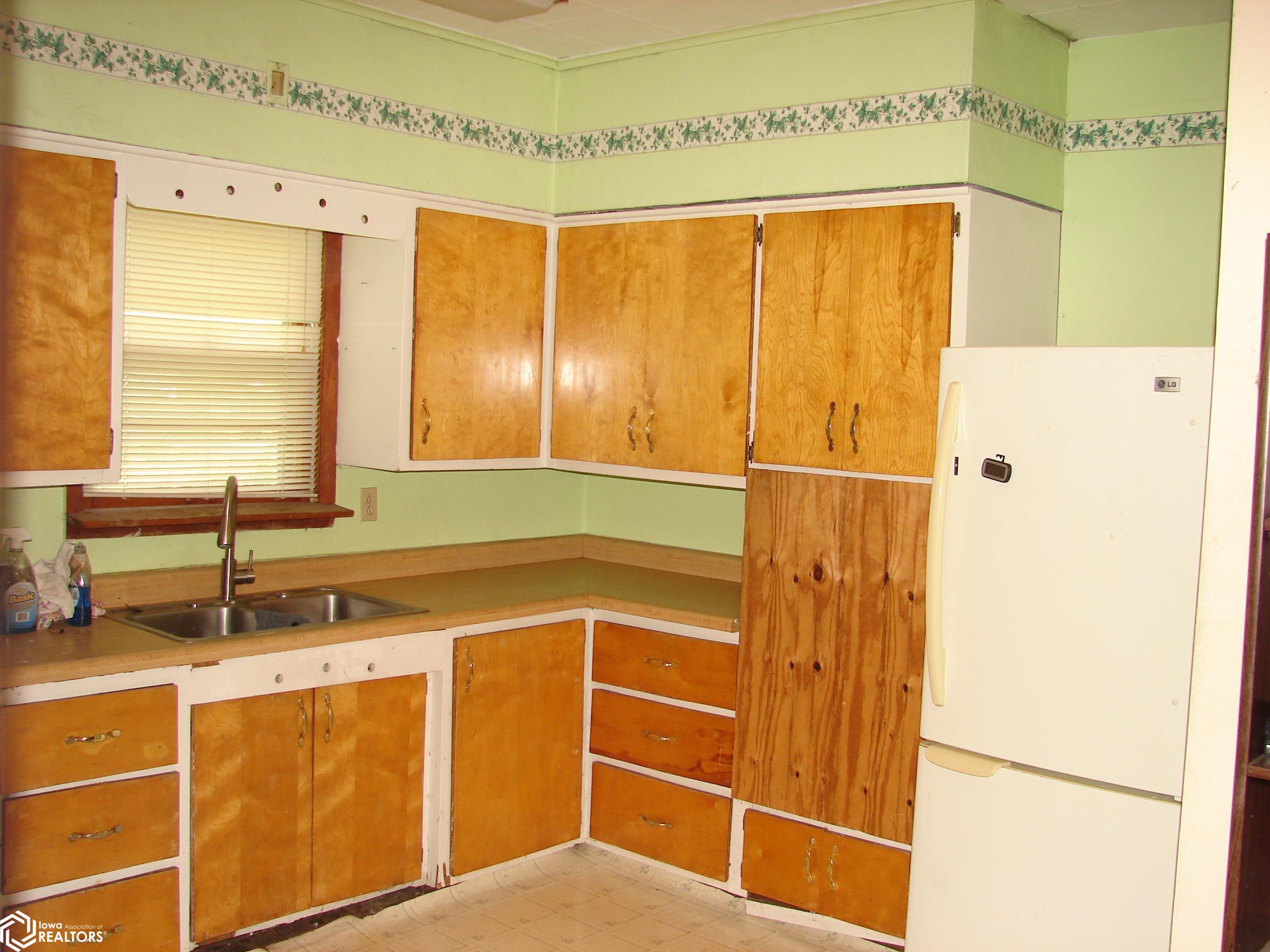 305 W Warren St., Mount Pleasant, Iowa image 12