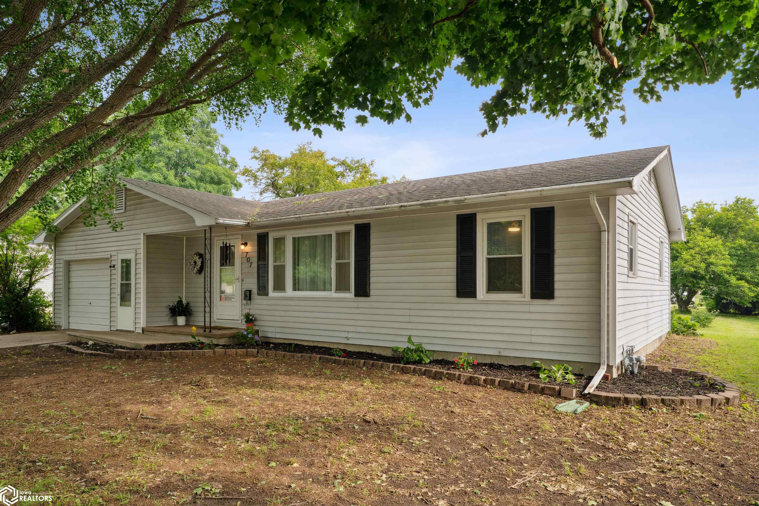 707 E Madison Street, Mount Pleasant, Iowa image 1