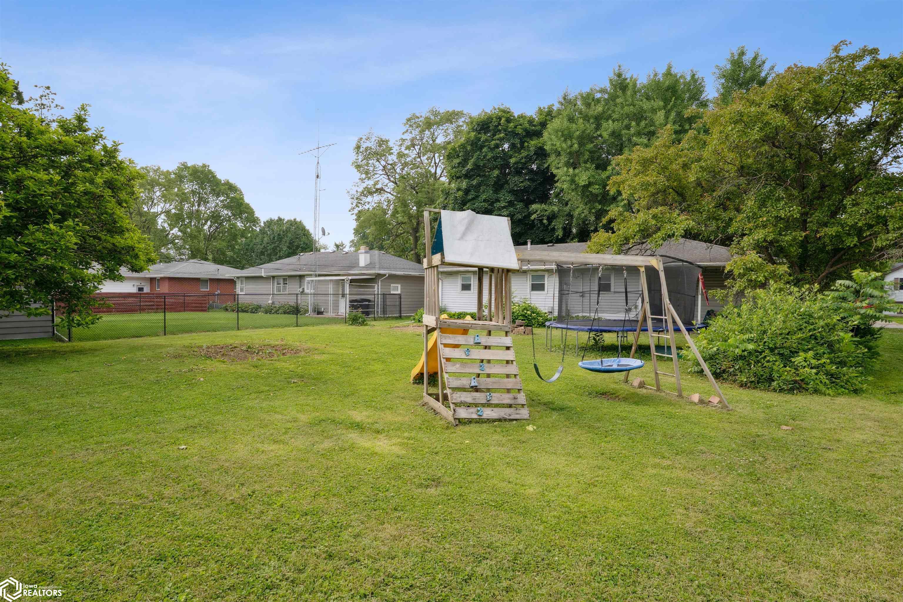 707 E Madison Street, Mount Pleasant, Iowa image 12