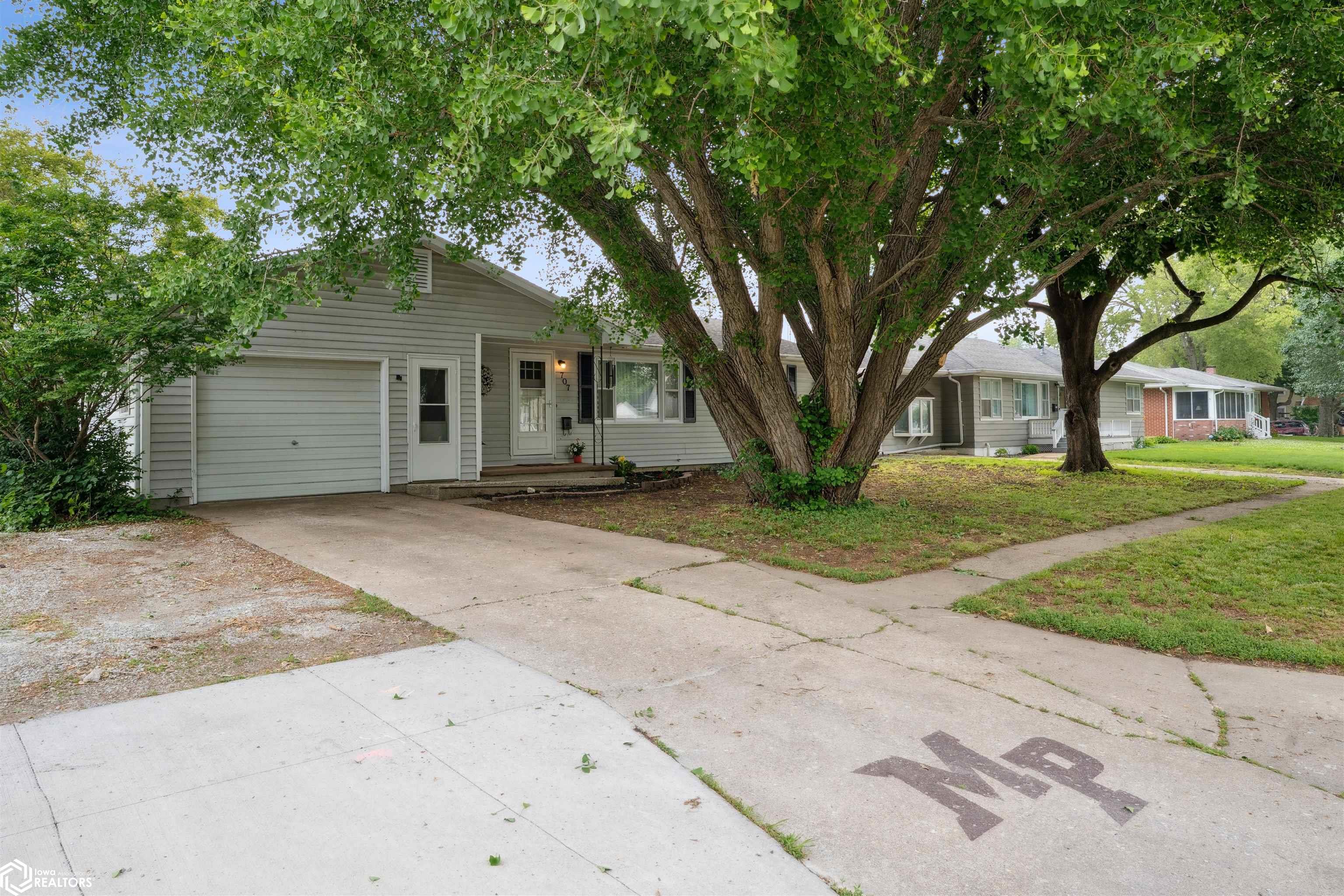 707 E Madison Street, Mount Pleasant, Iowa image 13