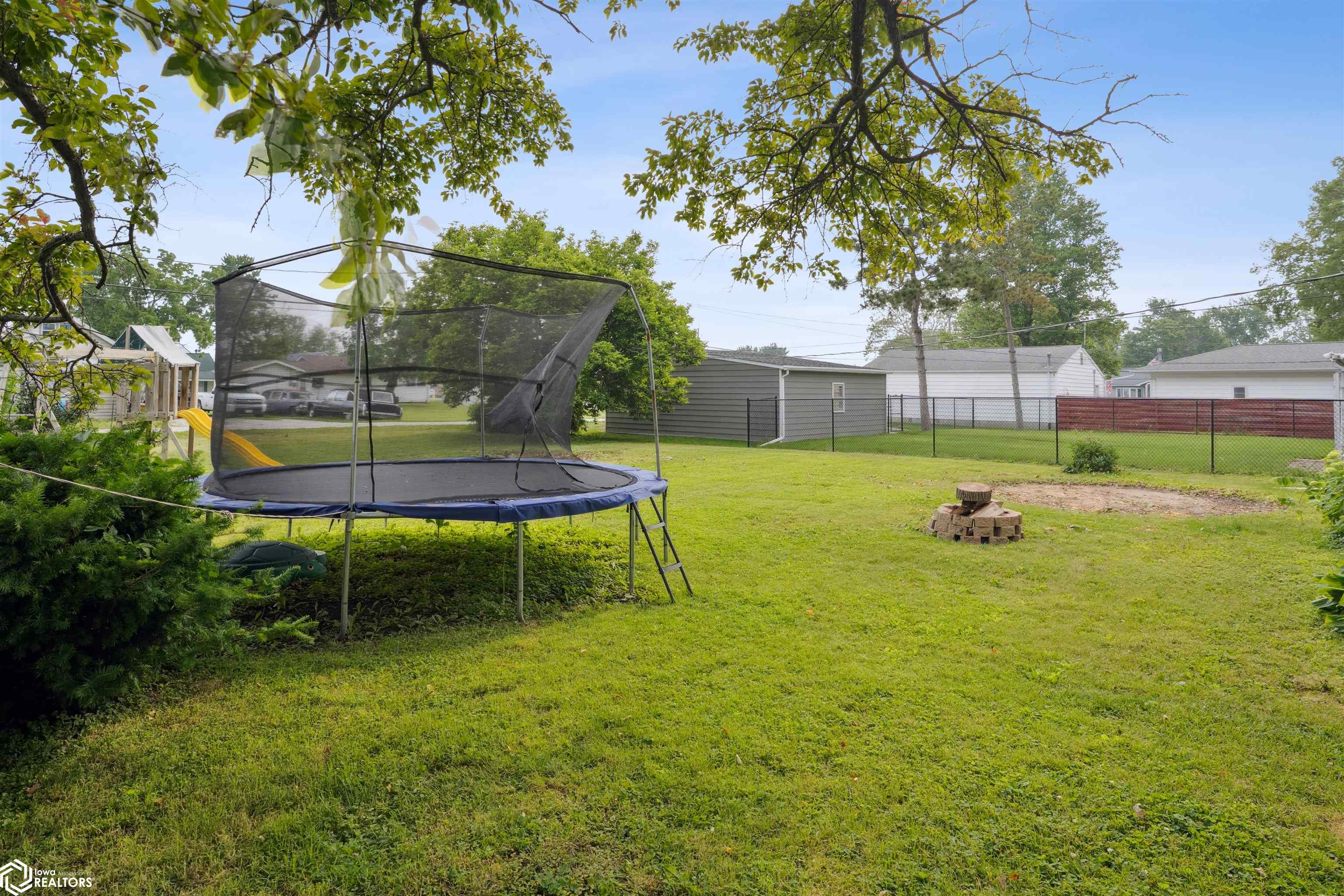707 E Madison Street, Mount Pleasant, Iowa image 20