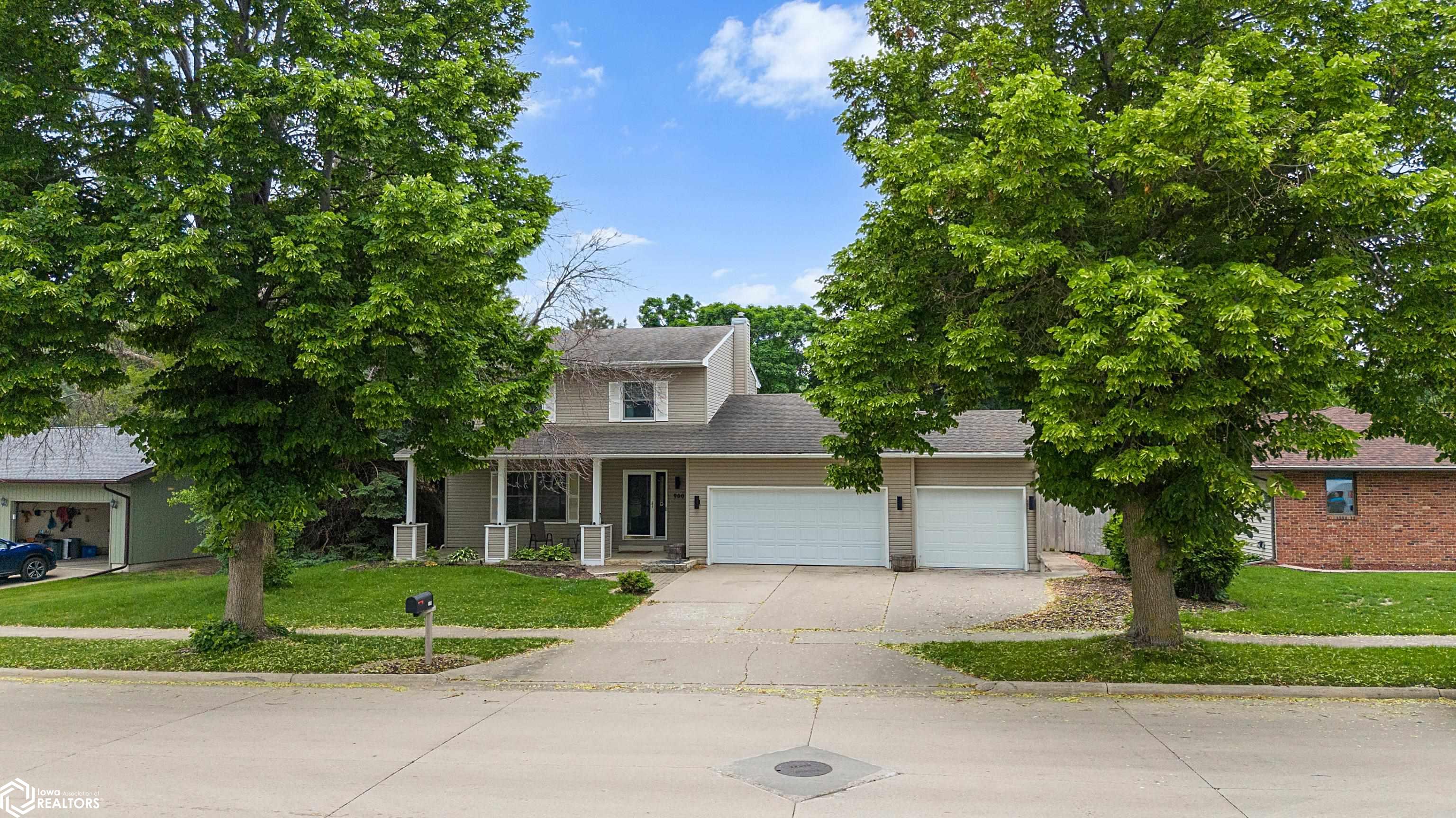 900 Knollwood Lane, Mason City, Iowa image 2