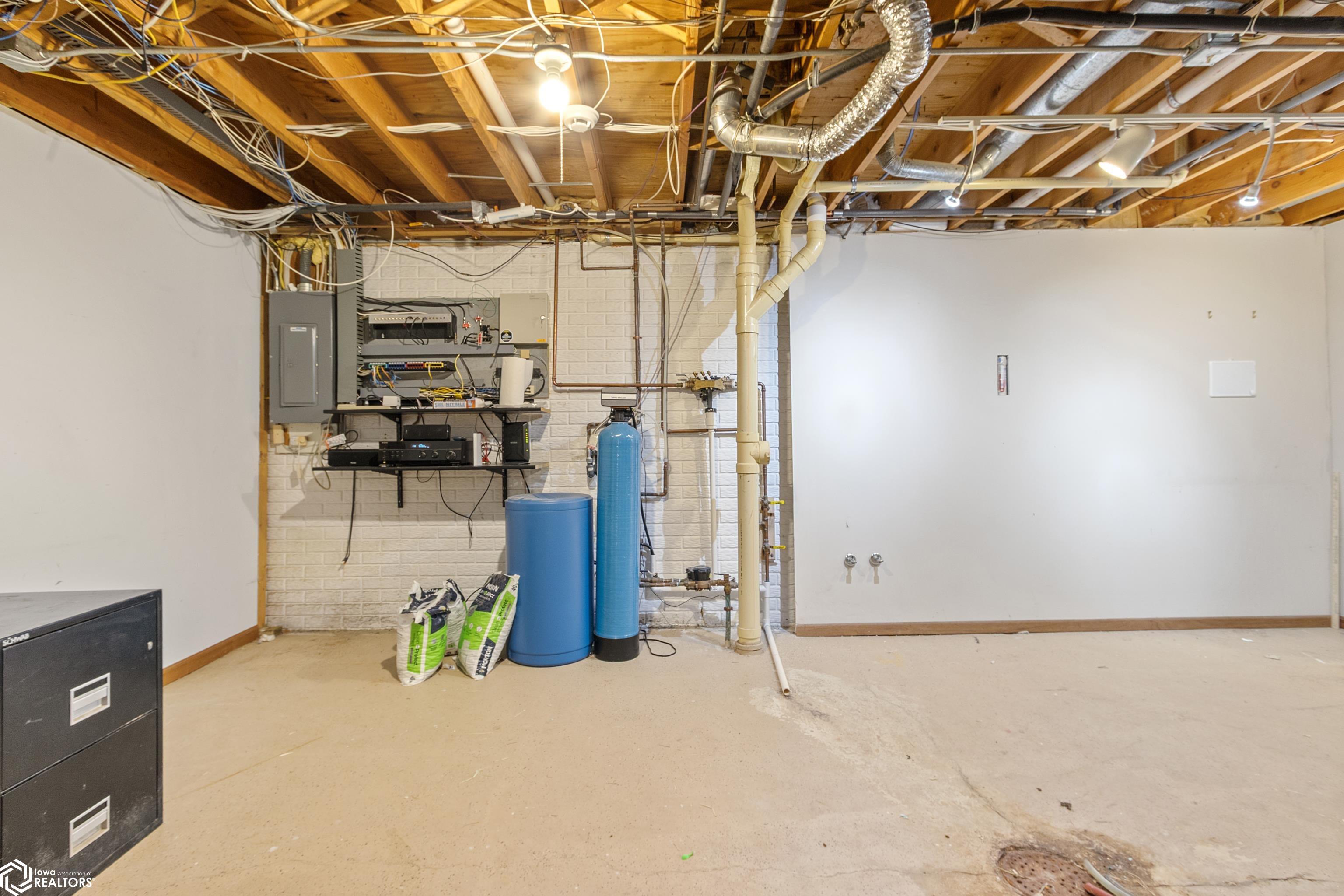 900 Knollwood Lane, Mason City, Iowa image 22