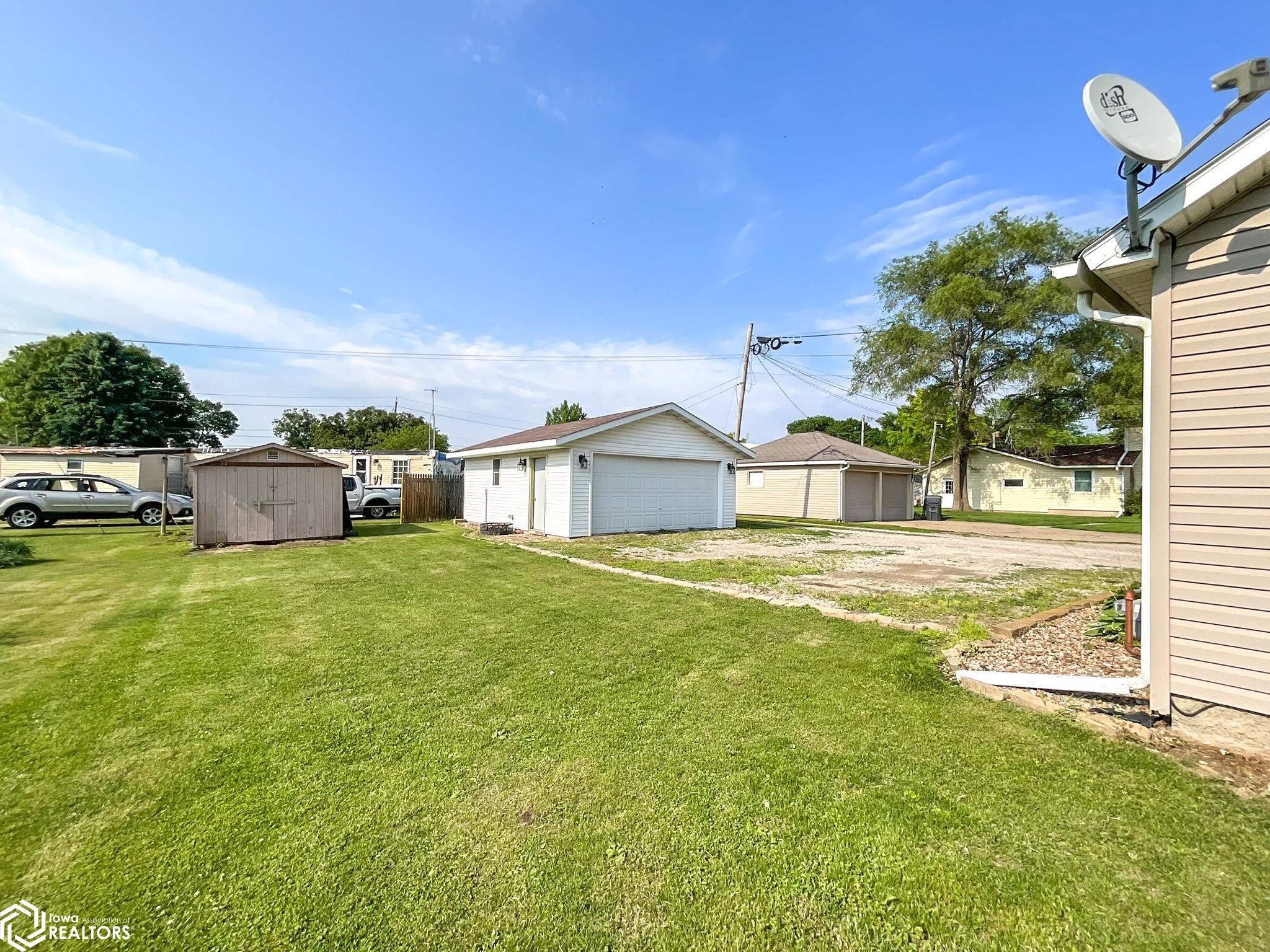 407 W Market Street, New Sharon, Iowa image 18