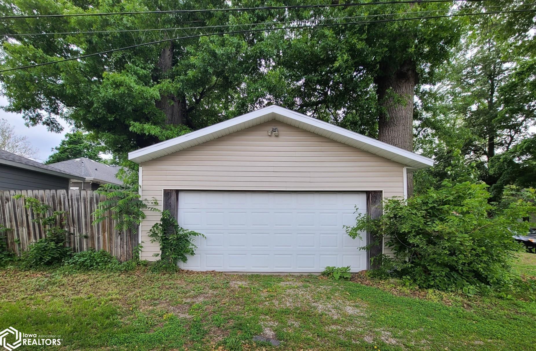 416 N B Street, Oskaloosa, Iowa image 4