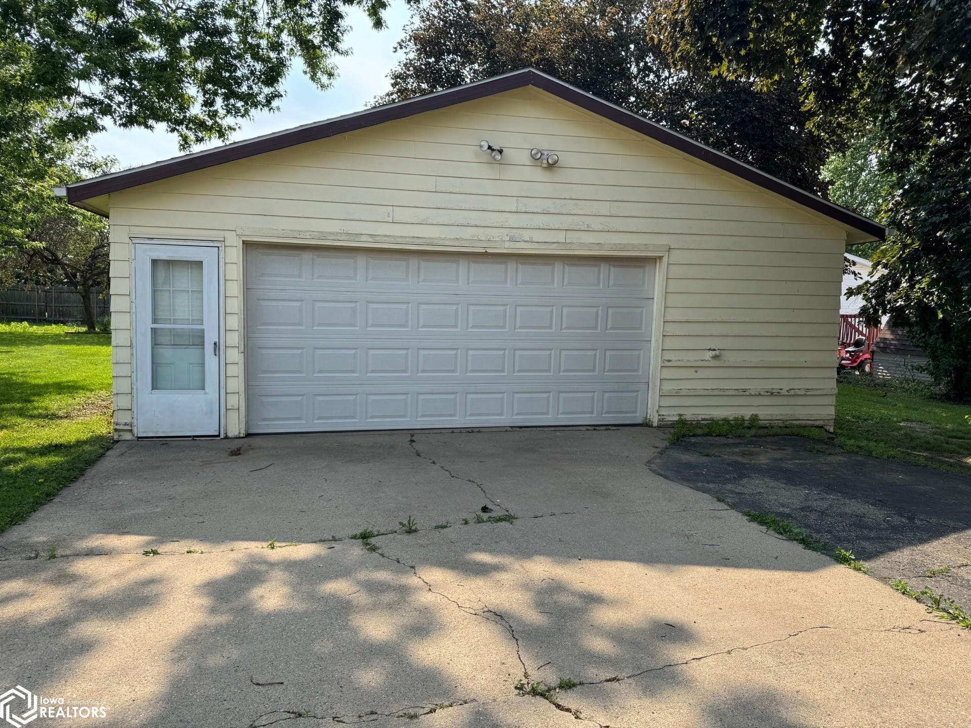 106 S Franklin Street, Le Grand, Iowa image 2