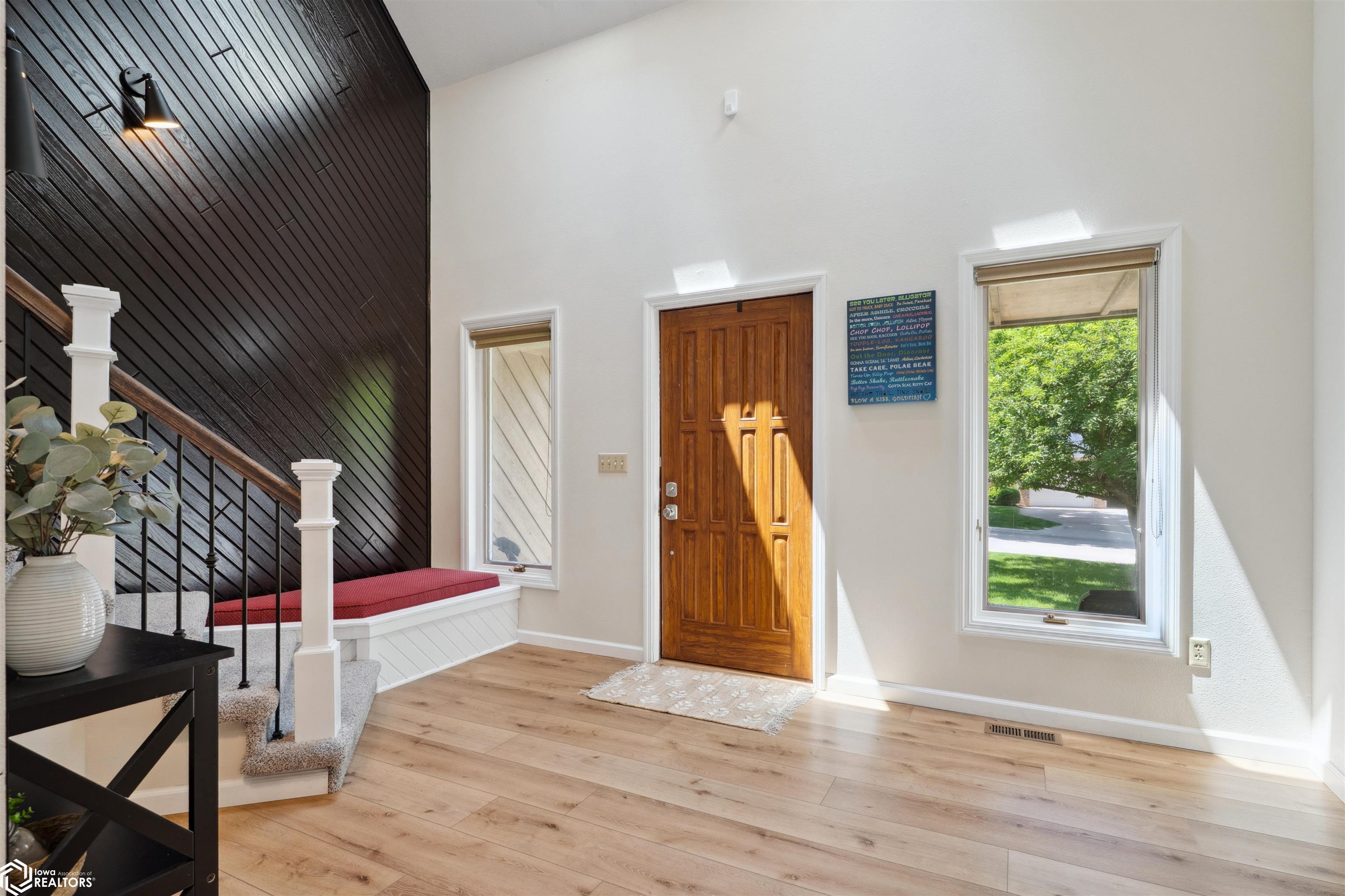 3212 Crystal Drive, Burlington, Iowa image 3