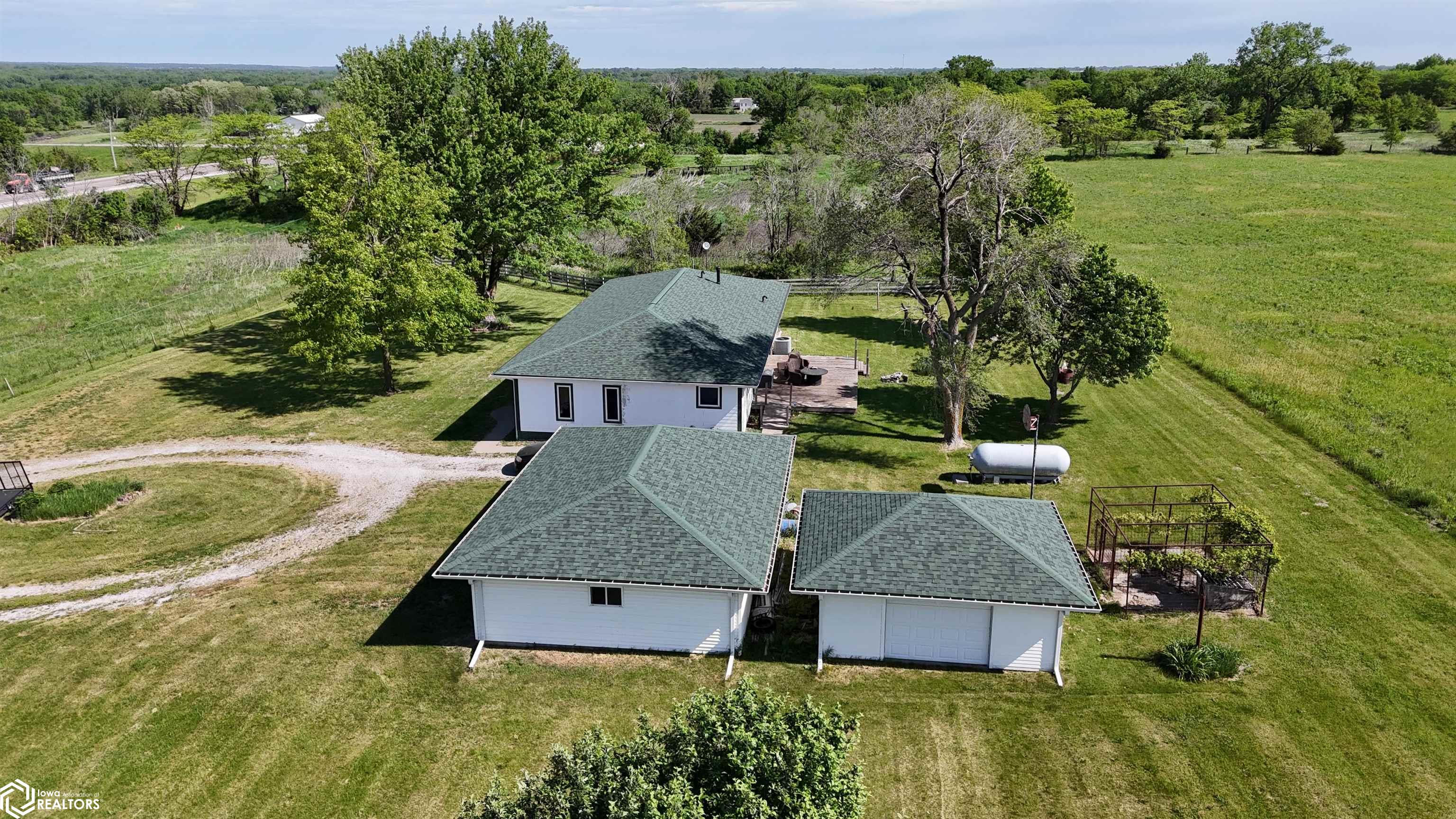 22590 482nd Street, Centerville, Iowa image 9