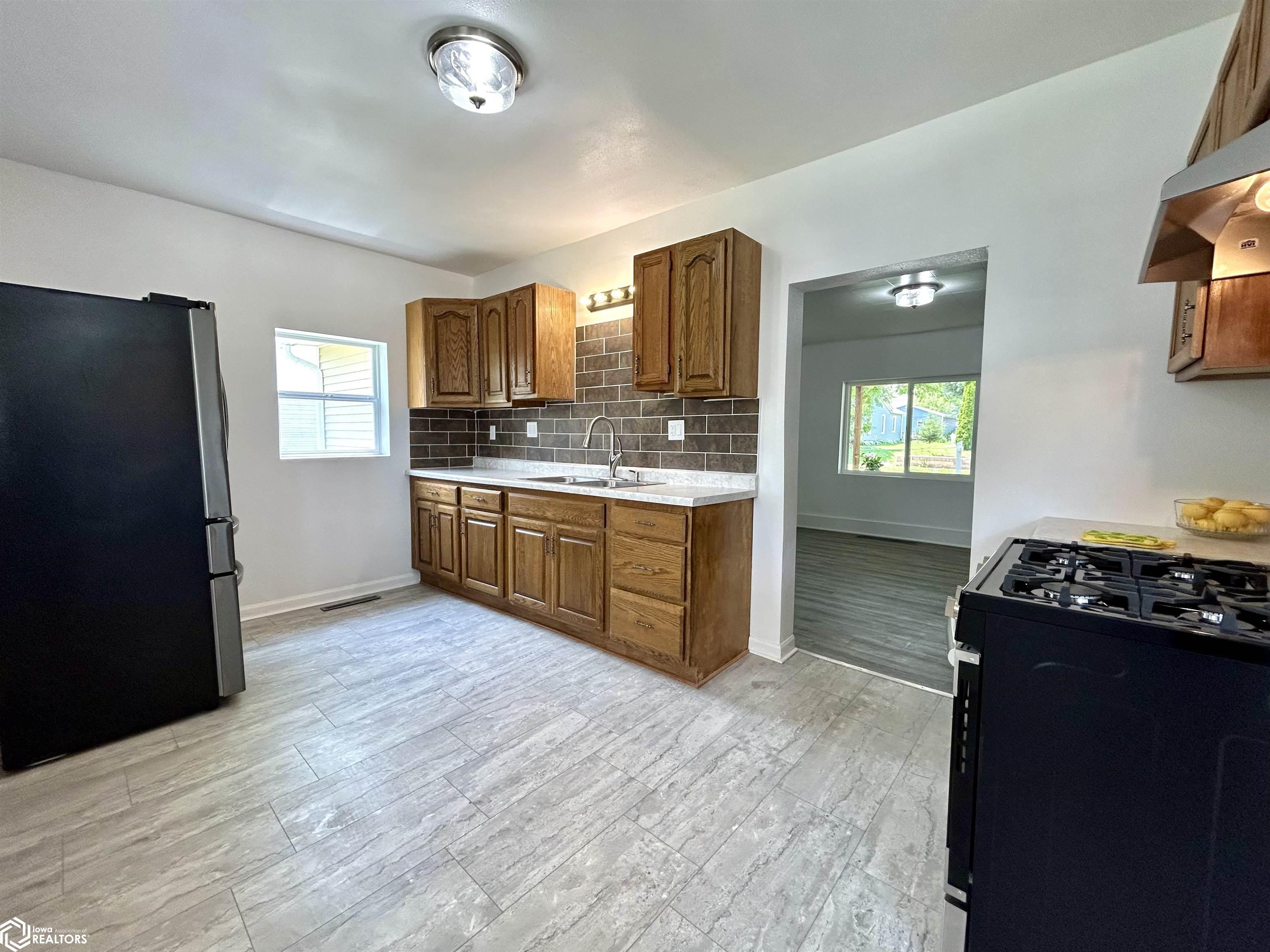 408 S 3rd Street, Marshalltown, Iowa image 10
