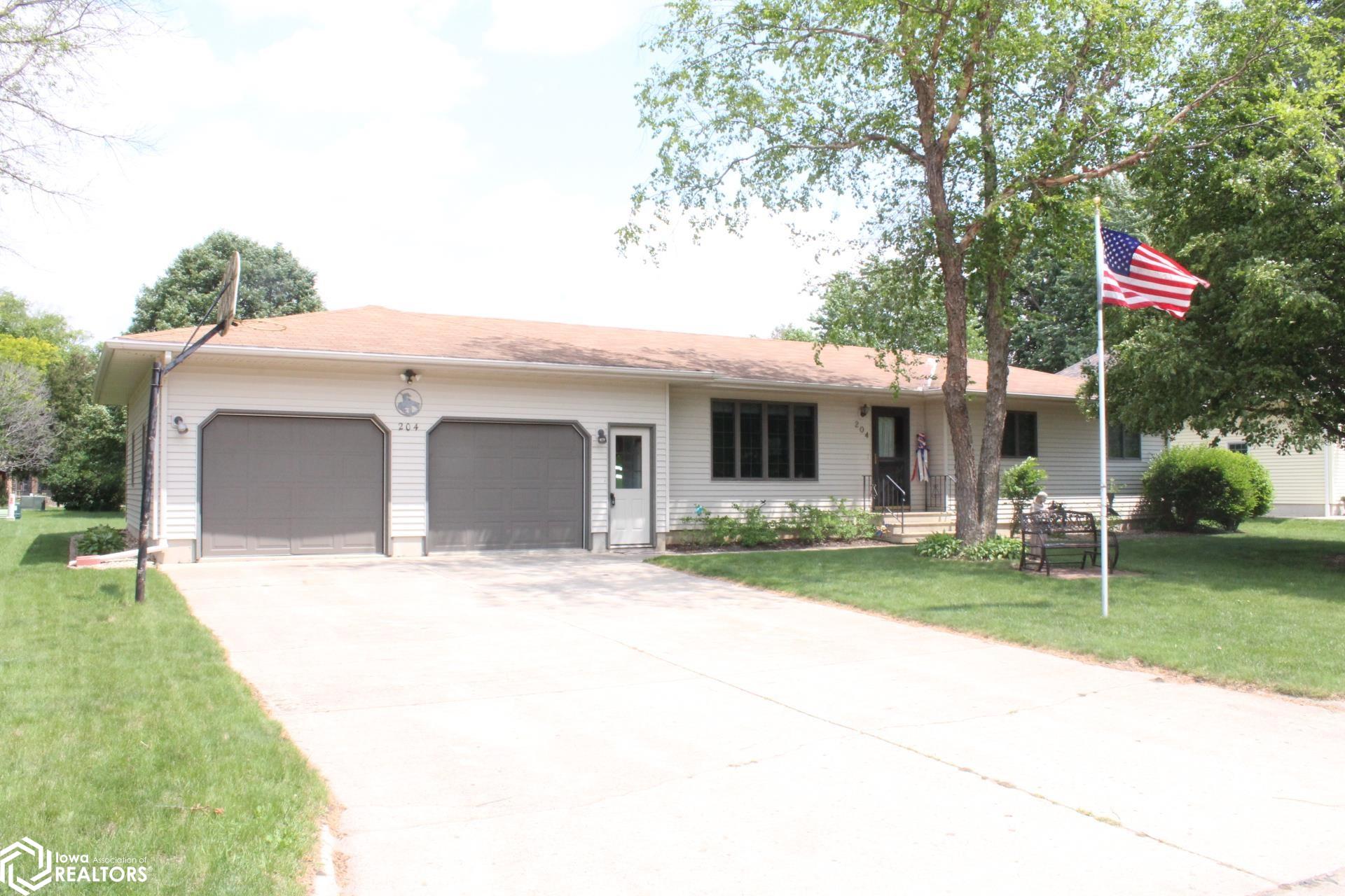 204 Country Club Drive, Belmond, Iowa image 1