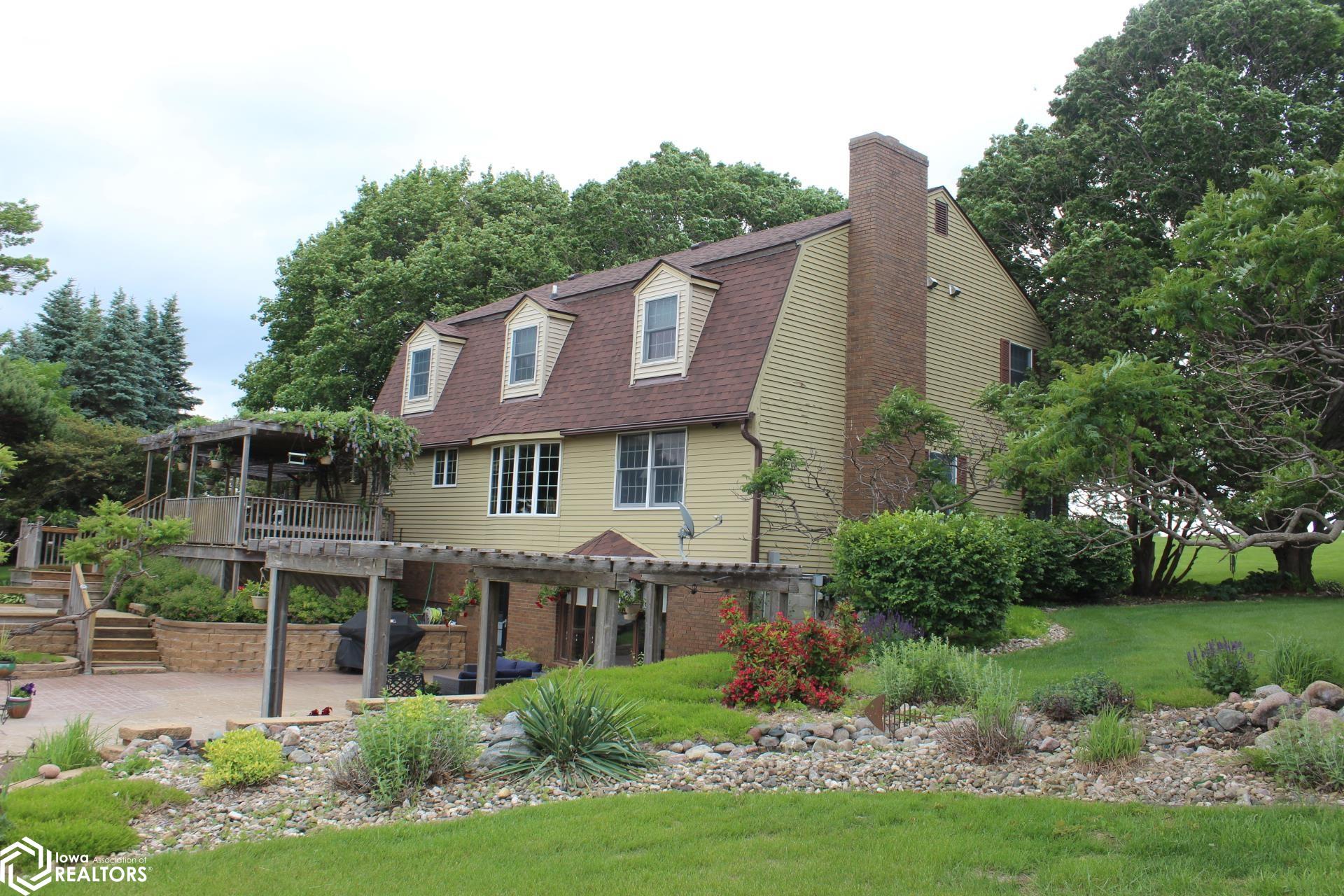 1077 Meadow Lake Drive, Mason City, Iowa image 1