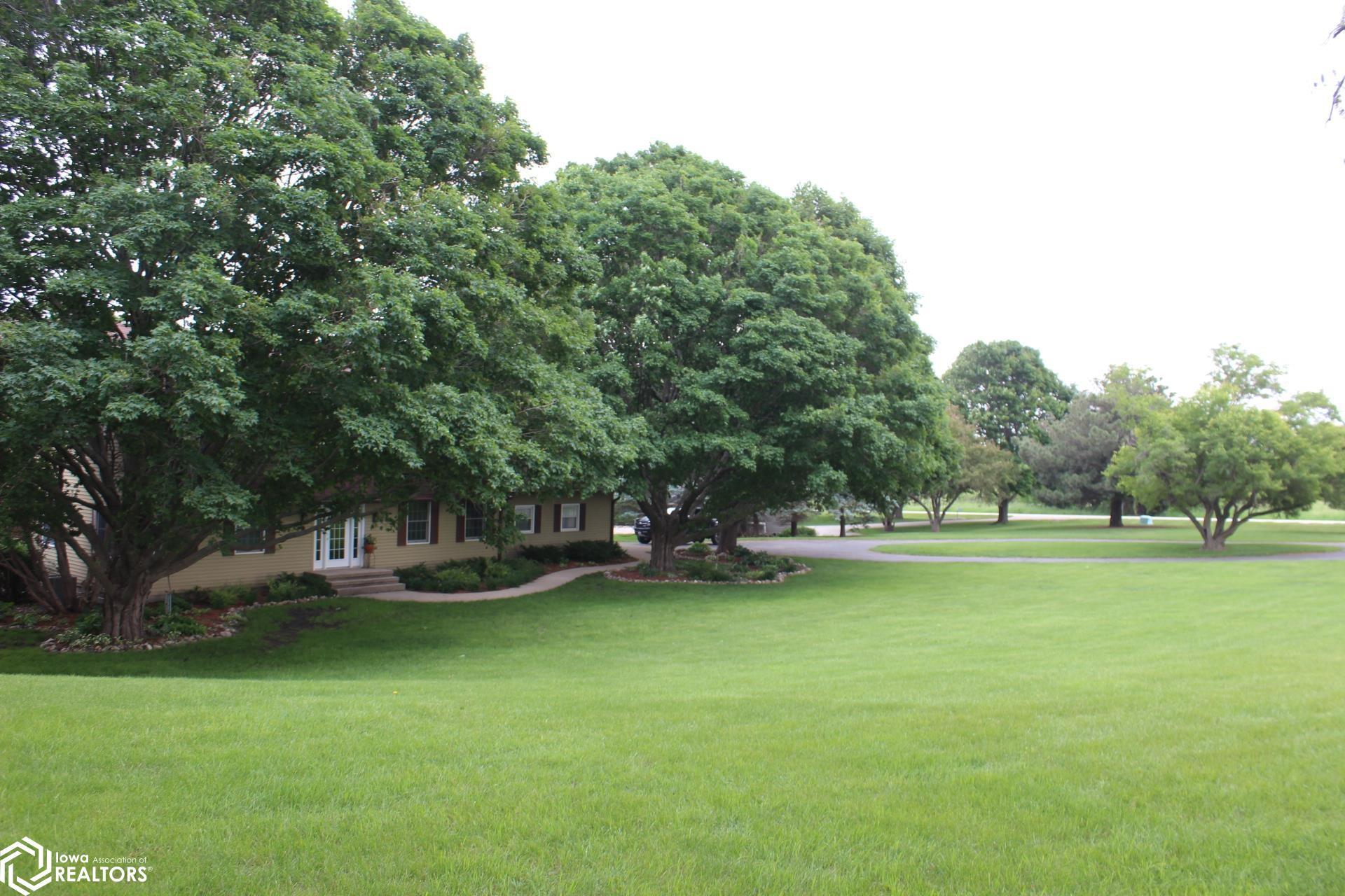 1077 Meadow Lake Drive, Mason City, Iowa image 11