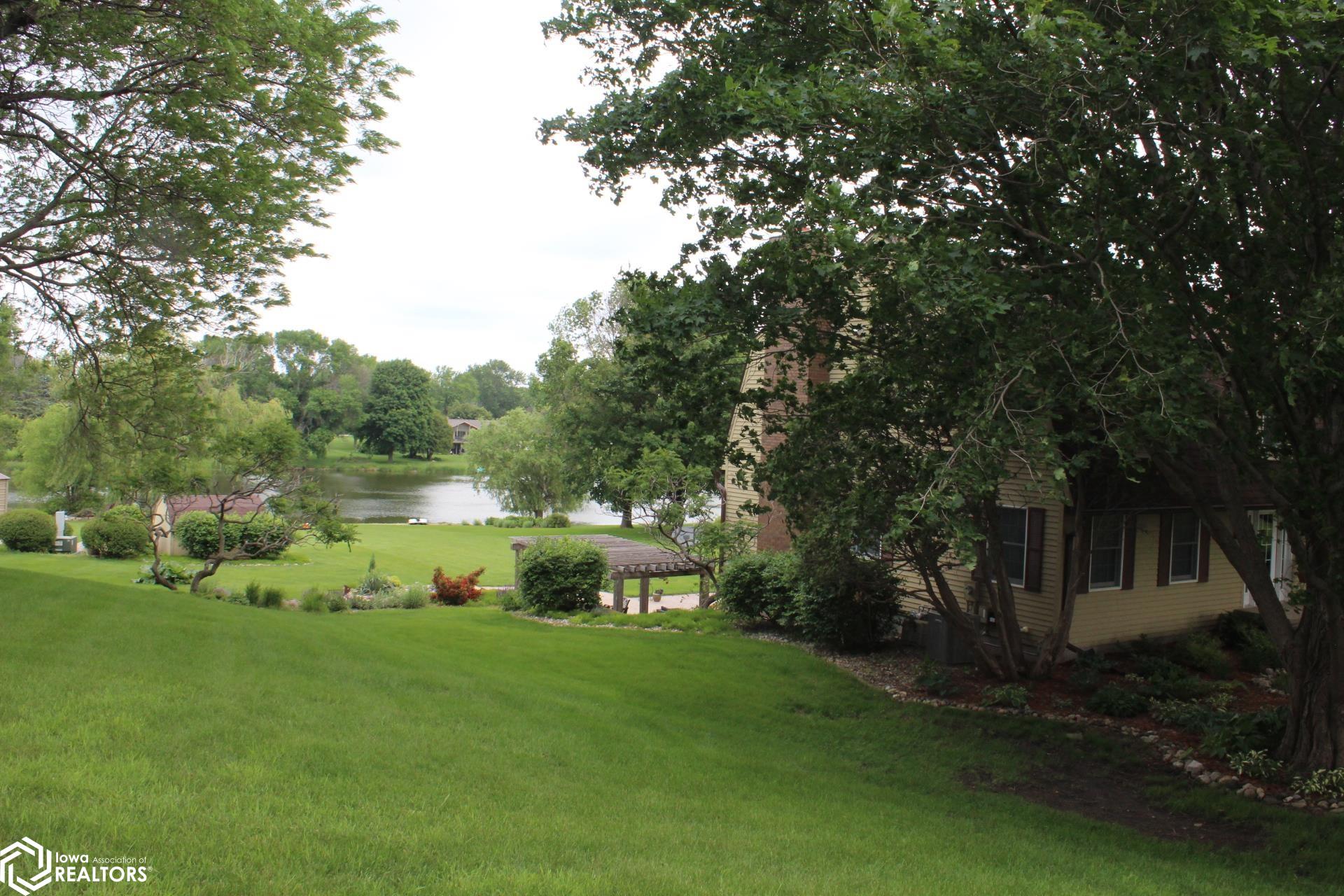 1077 Meadow Lake Drive, Mason City, Iowa image 12