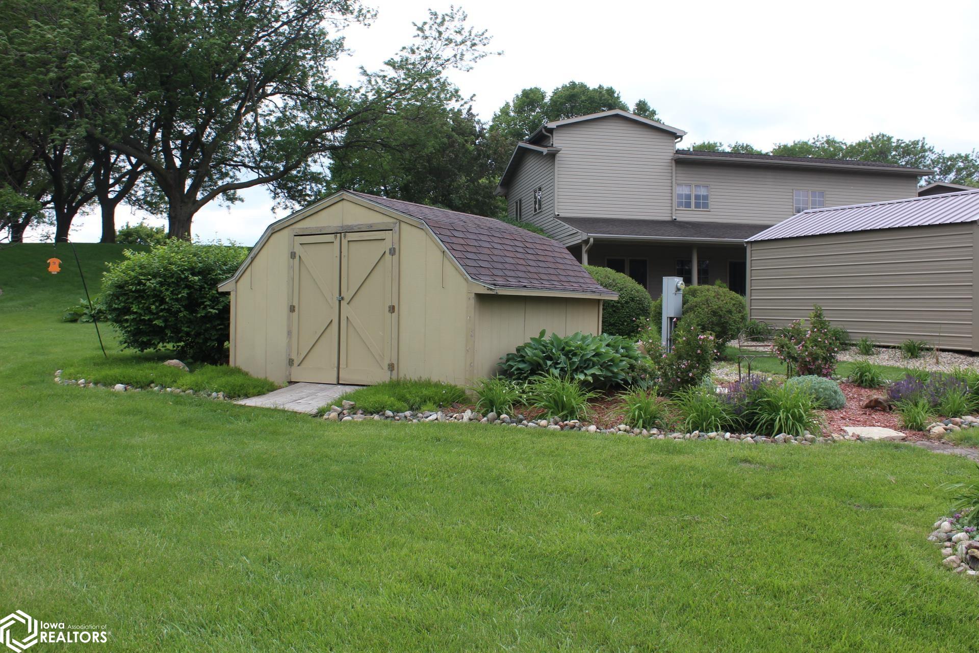 1077 Meadow Lake Drive, Mason City, Iowa image 14