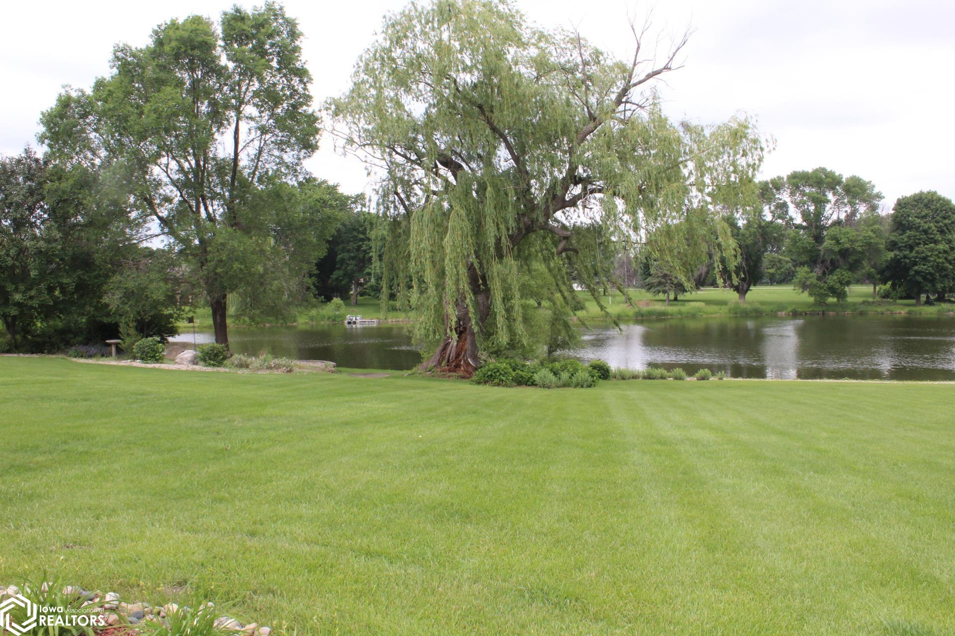 1077 Meadow Lake Drive, Mason City, Iowa image 17