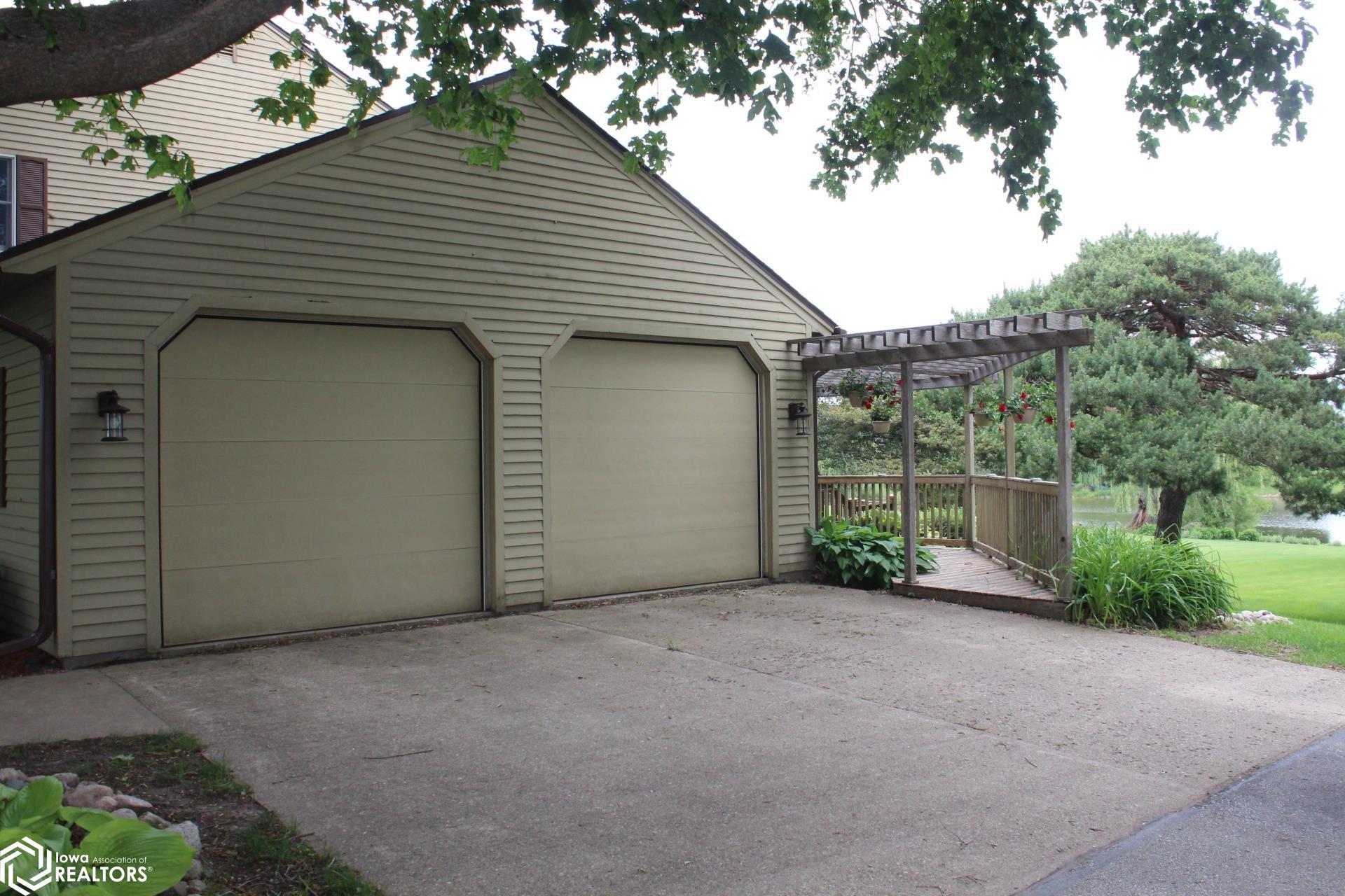 1077 Meadow Lake Drive, Mason City, Iowa image 25