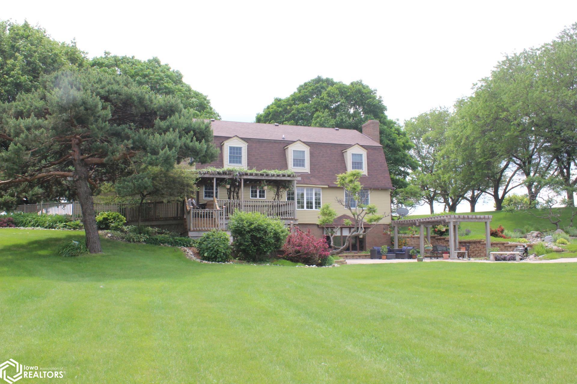 1077 Meadow Lake Drive, Mason City, Iowa image 4