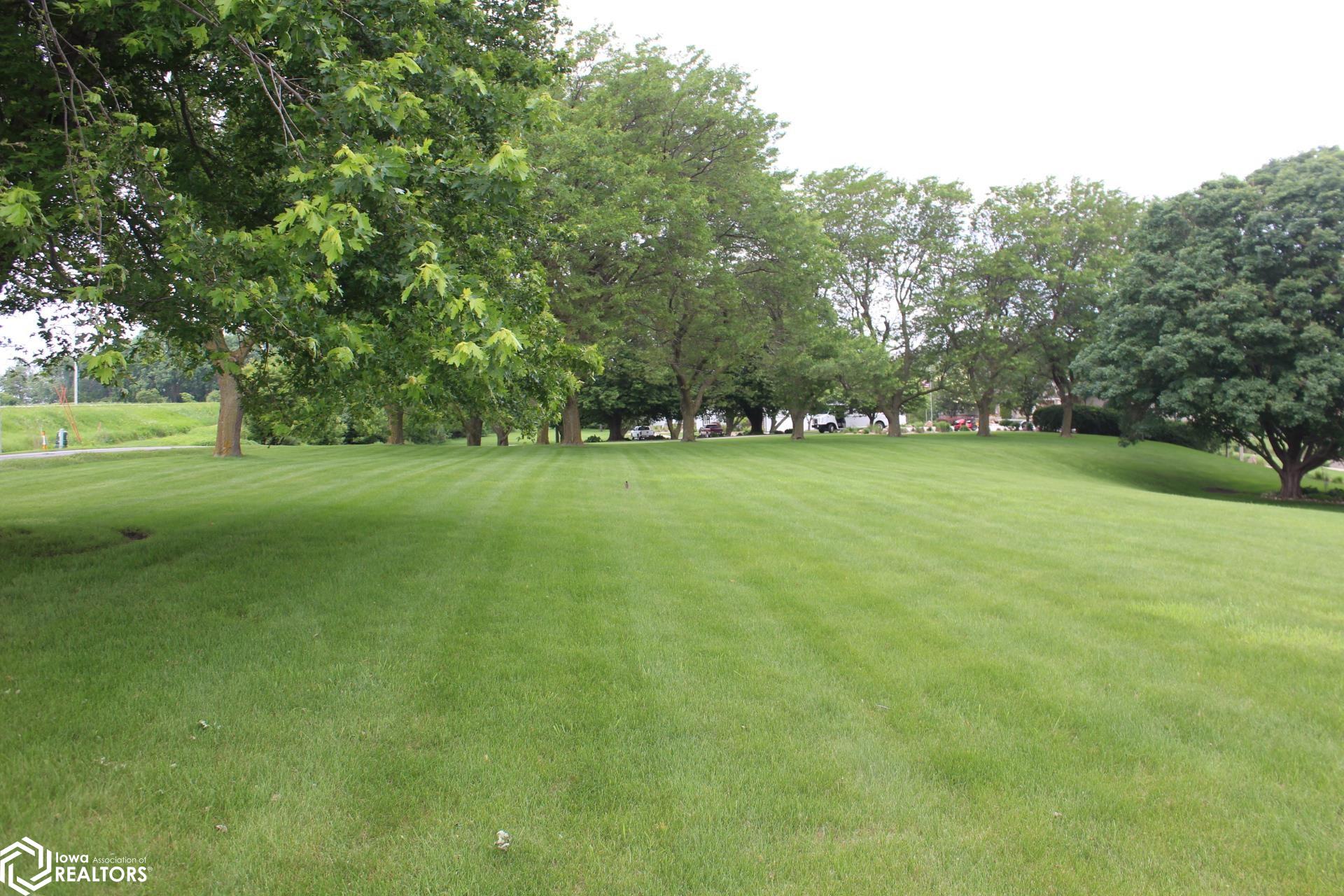 1077 Meadow Lake Drive, Mason City, Iowa image 7