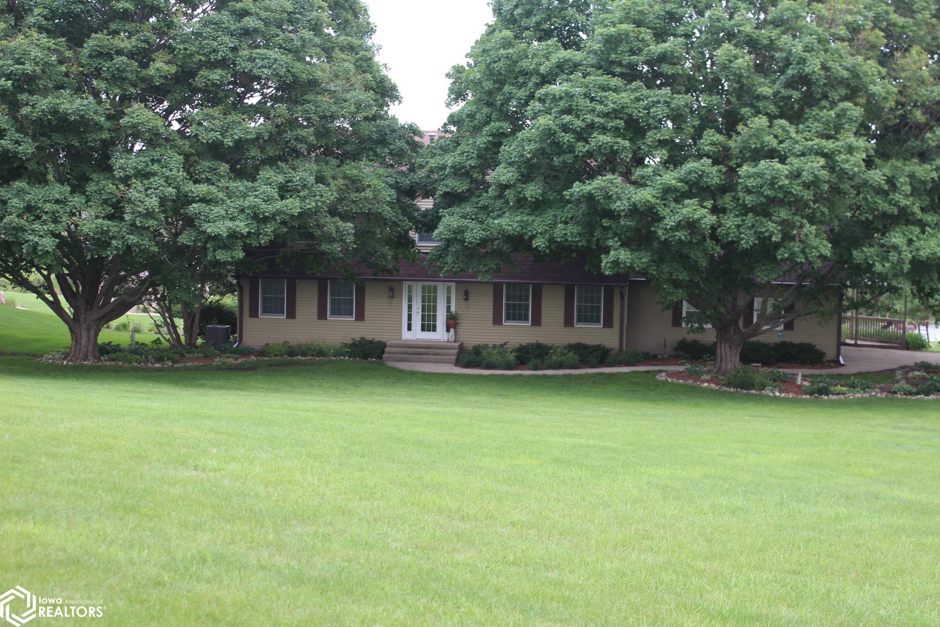 1077 Meadow Lake Drive, Mason City, Iowa image 9