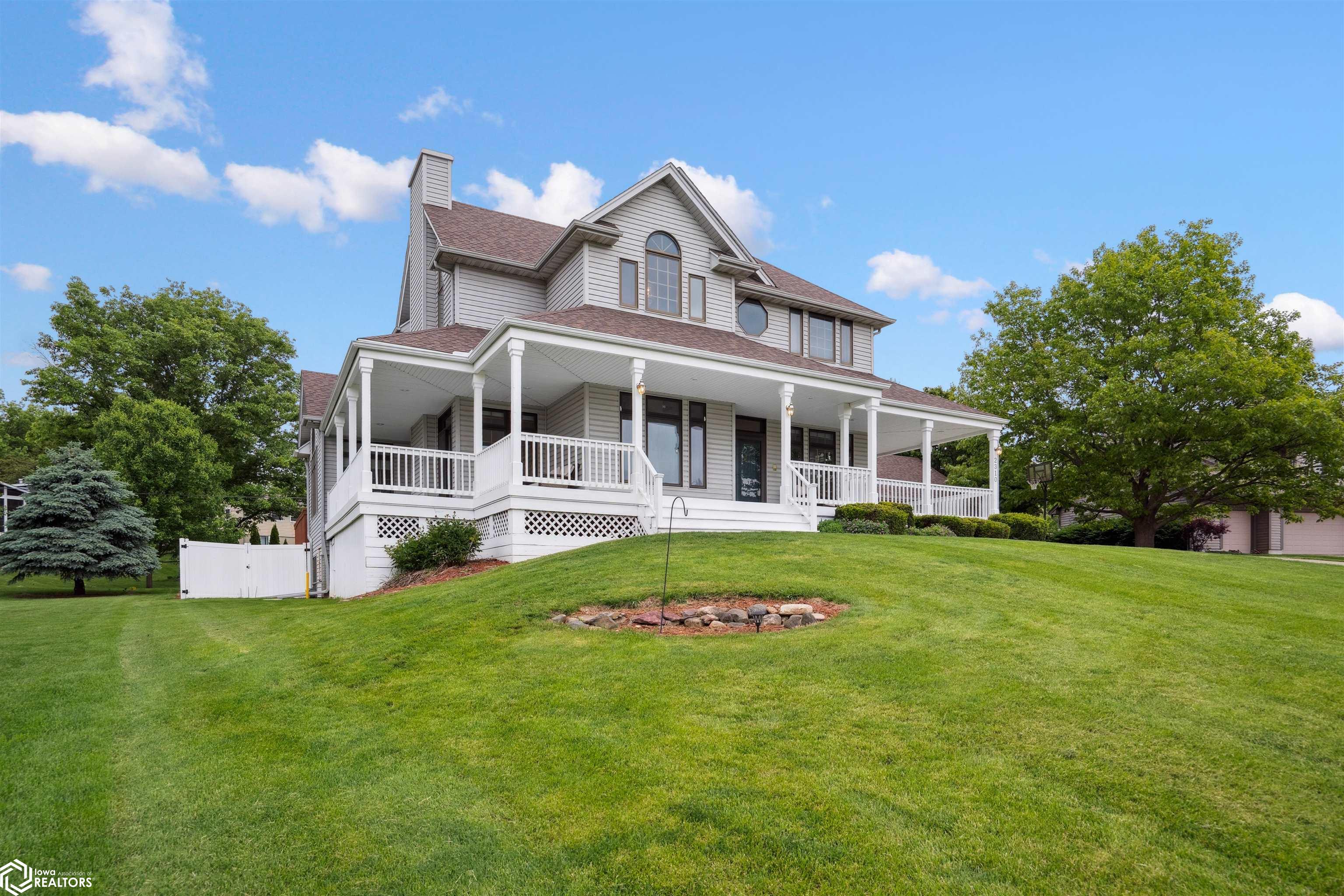 2310 Knollway Drive, Marshalltown, Iowa image 3